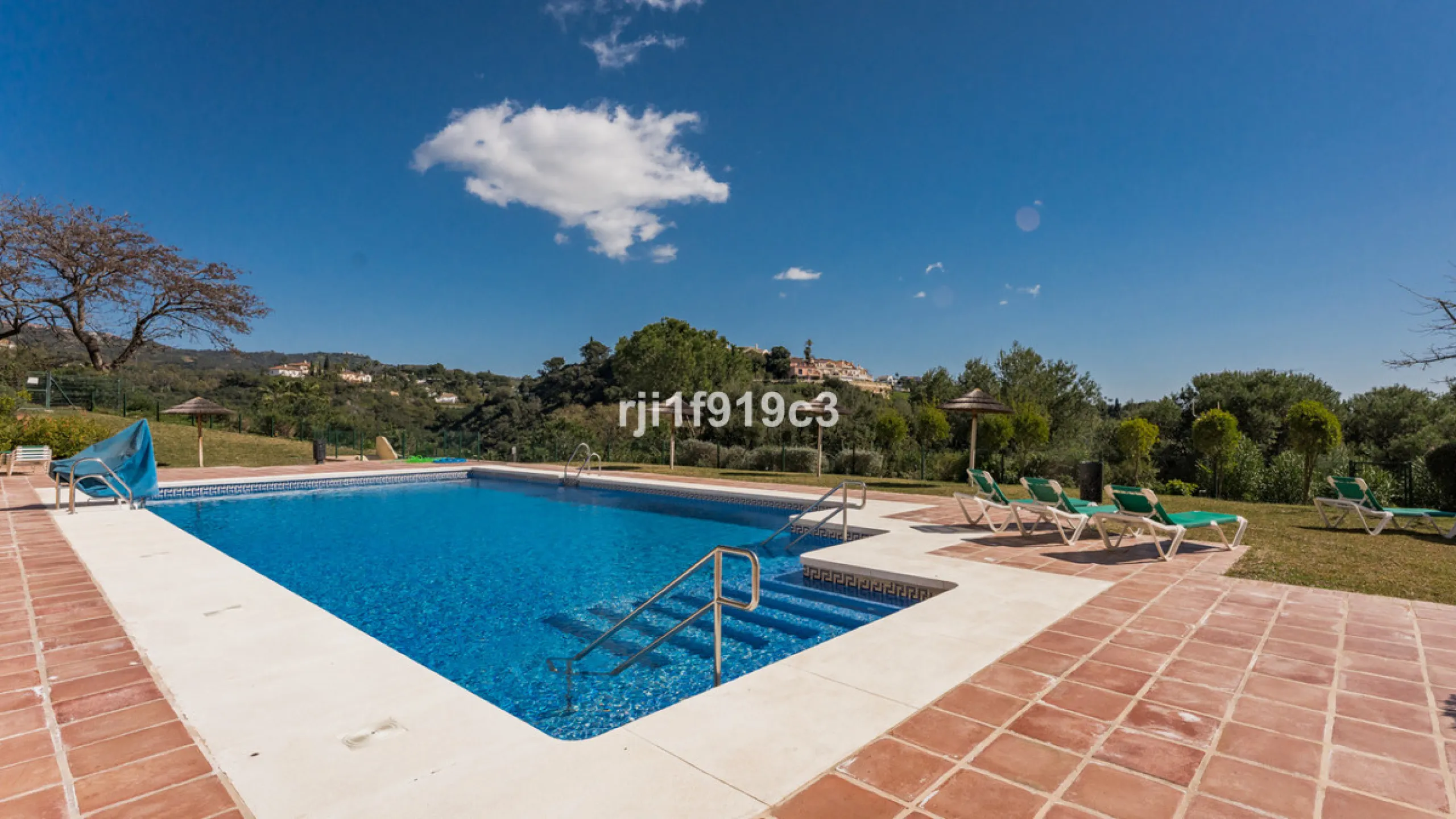 Apartment - Middle Floor Apartment в продаже в Marbella, Málaga. В доме 3 спален и 4 ванных комнат. Площадь дома 151 м²