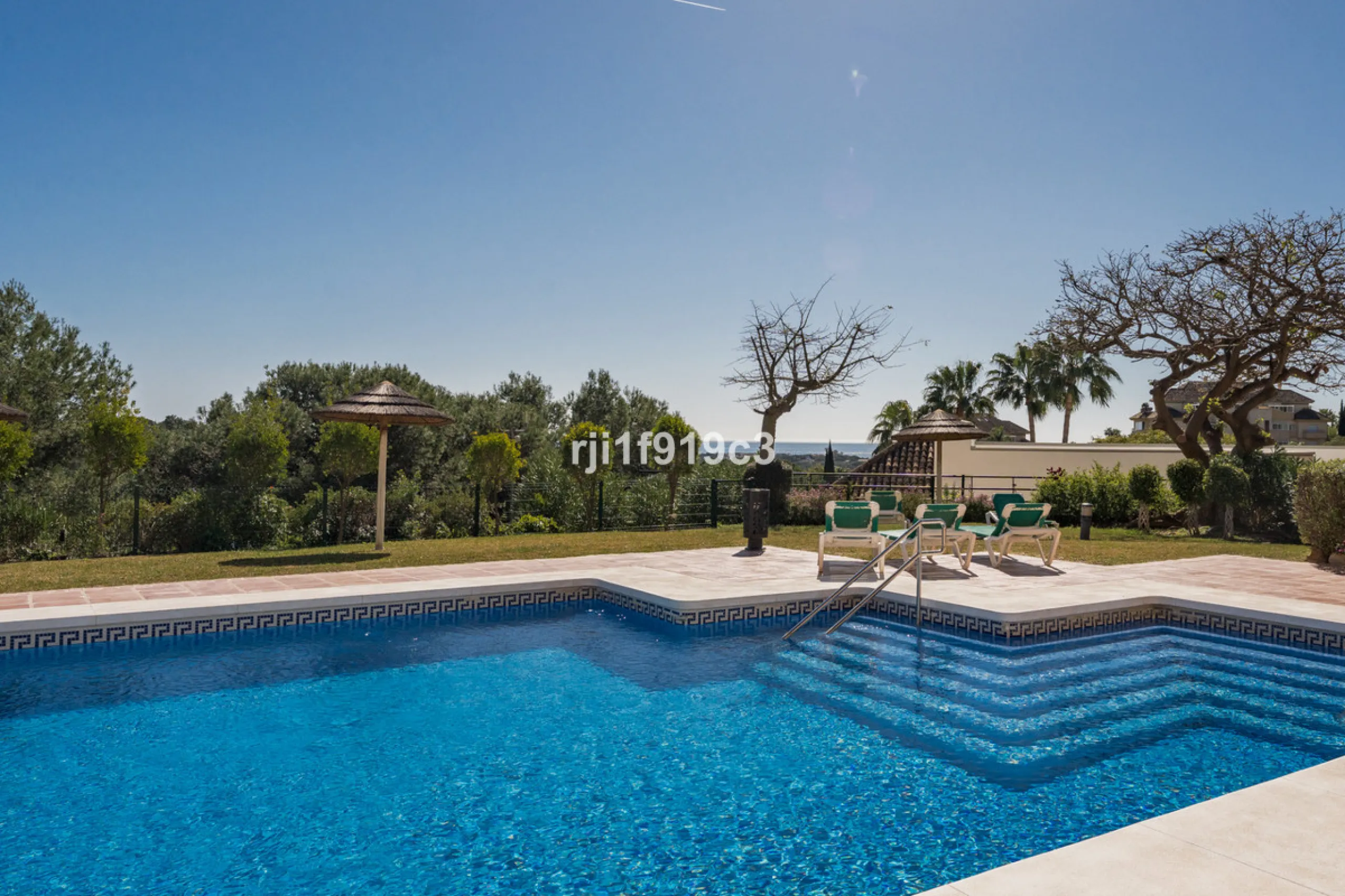 Apartment - Middle Floor Apartment в продаже в Marbella, Málaga. В доме 3 спален и 4 ванных комнат. Площадь дома 151 м²