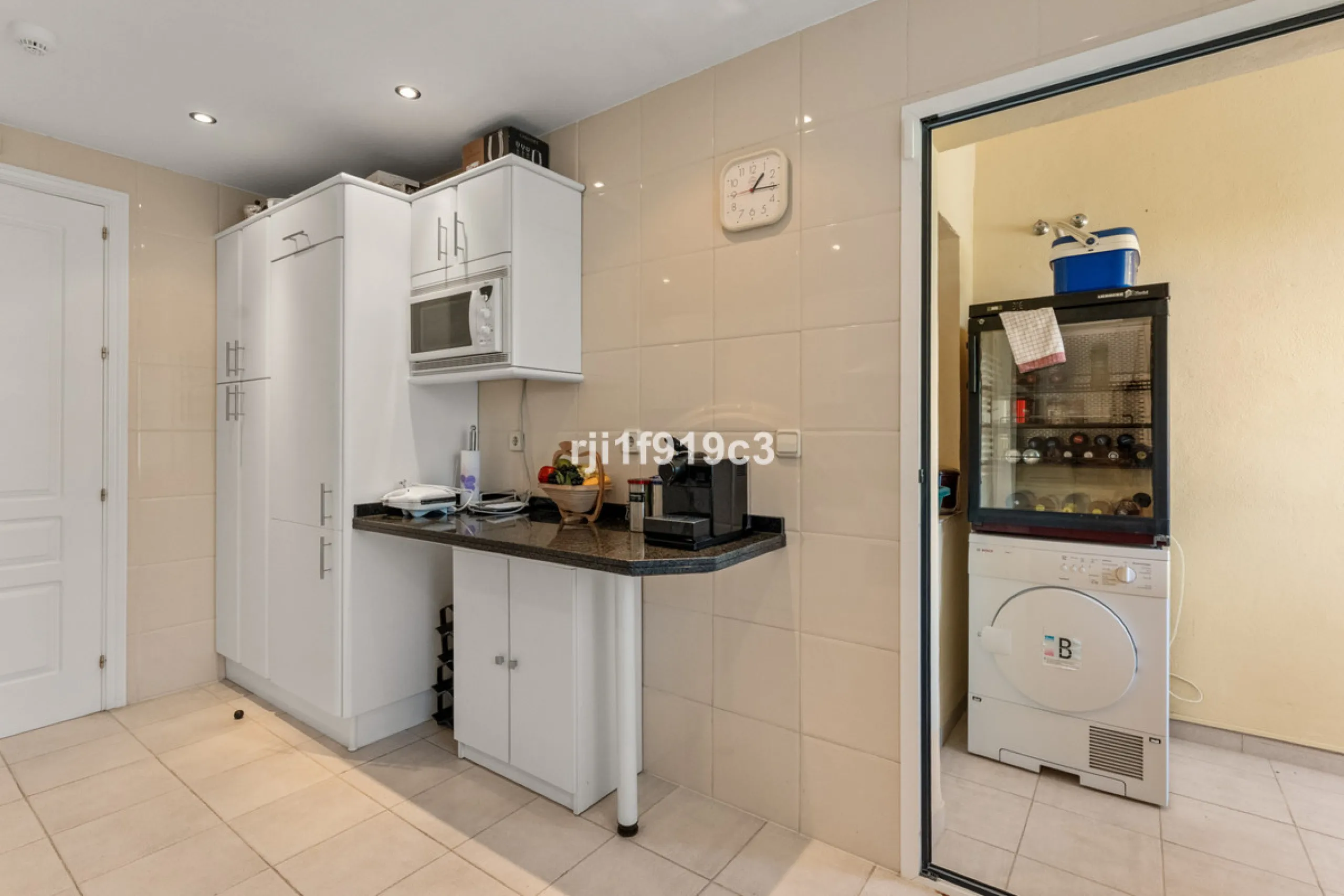 Apartment - Middle Floor Apartment в продаже в Marbella, Málaga. В доме 3 спален и 4 ванных комнат. Площадь дома 151 м²