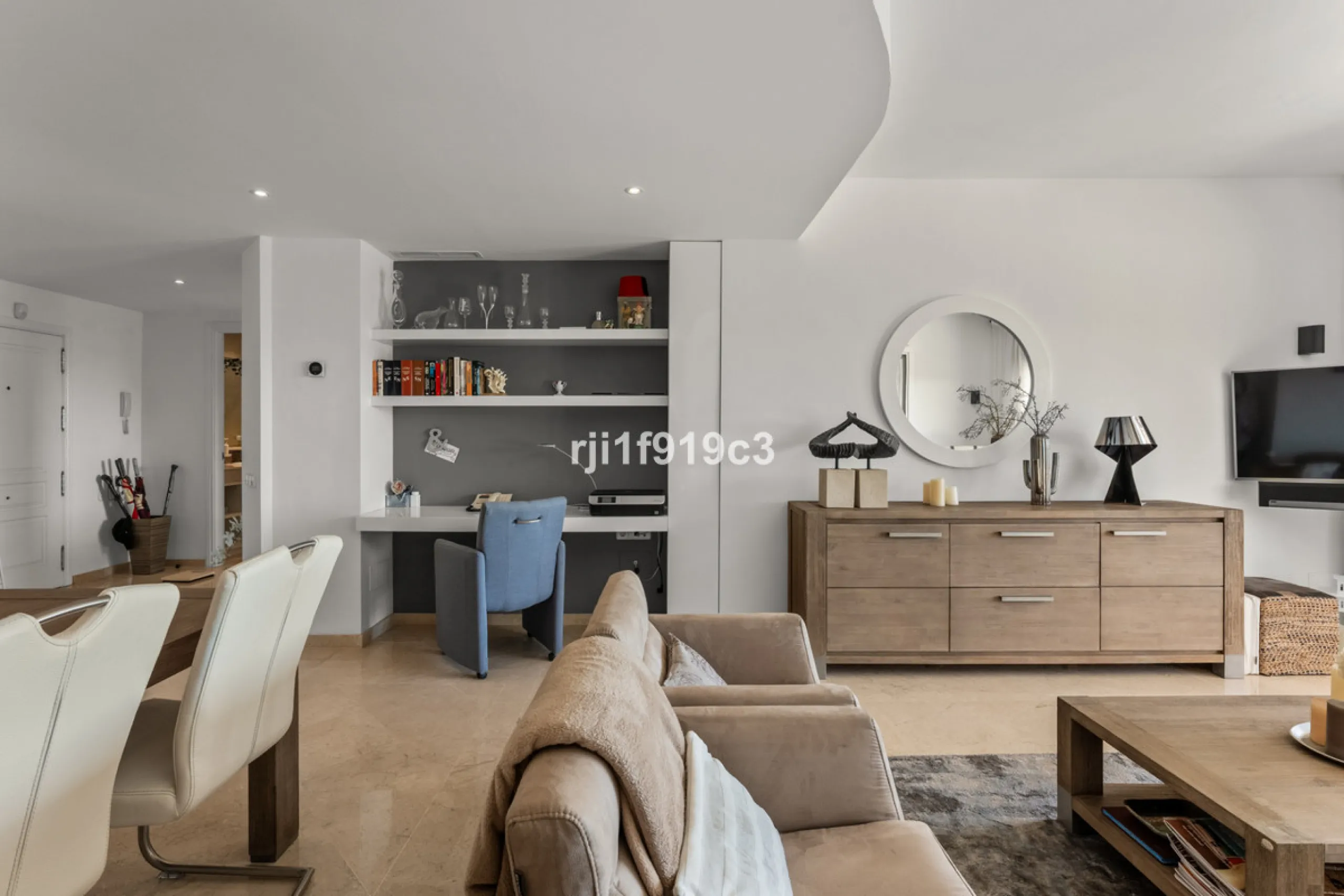 Apartment - Middle Floor Apartment в продаже в Marbella, Málaga. В доме 3 спален и 4 ванных комнат. Площадь дома 151 м²