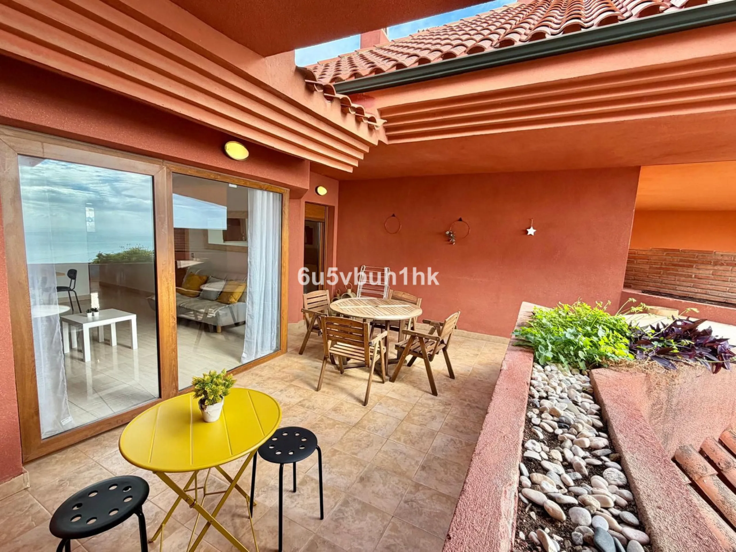 We present this exclusive penthouse in Altos del Higuerón, a property that stands out for its brightness, spaciousness, and spectacular sea views.