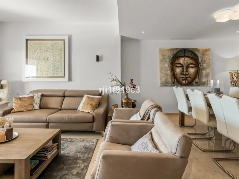 Apartment - Middle Floor Apartment в продаже в Marbella, Málaga. В доме 3 спален и 4 ванных комнат. Площадь дома 151 м²