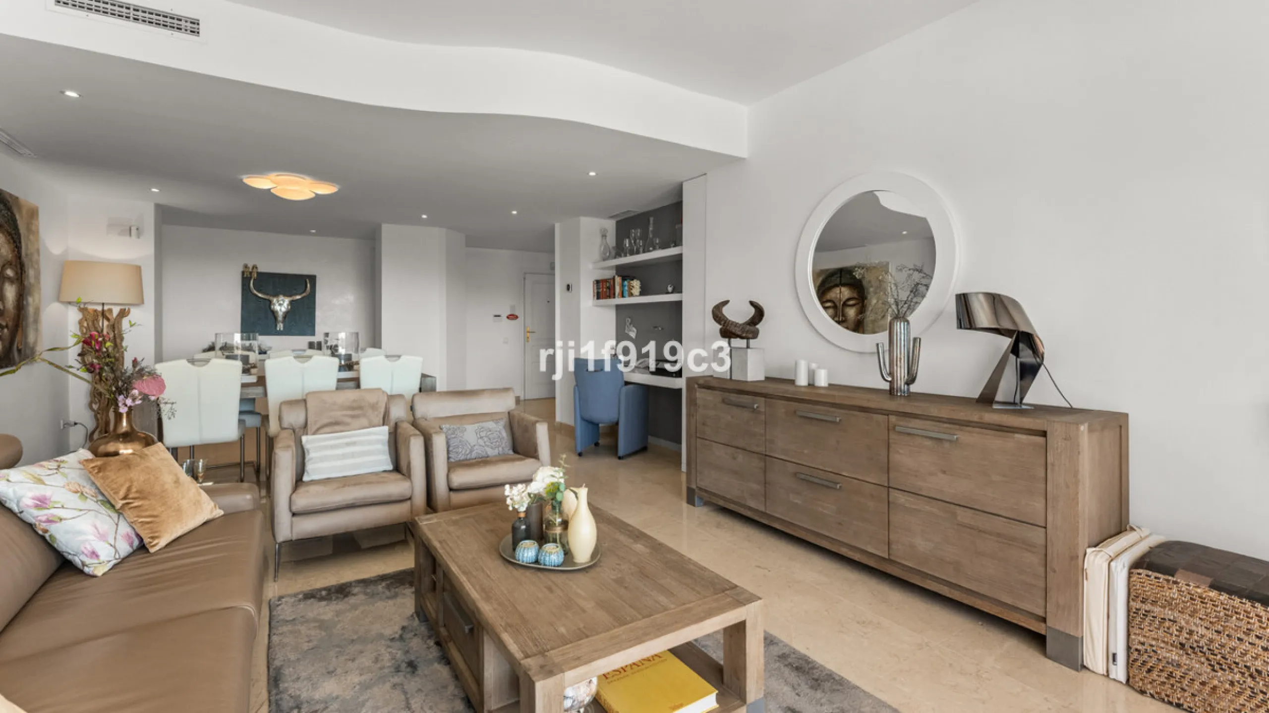 Apartment - Middle Floor Apartment в продаже в Marbella, Málaga. В доме 3 спален и 4 ванных комнат. Площадь дома 151 м²