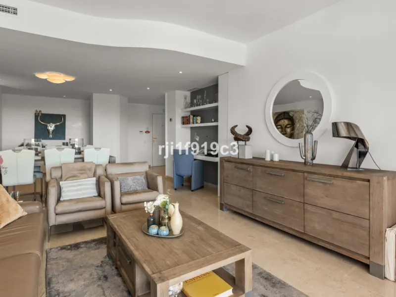 Apartment - Middle Floor Apartment в продаже в Marbella, Málaga. В доме 3 спален и 4 ванных комнат. Площадь дома 151 м²
