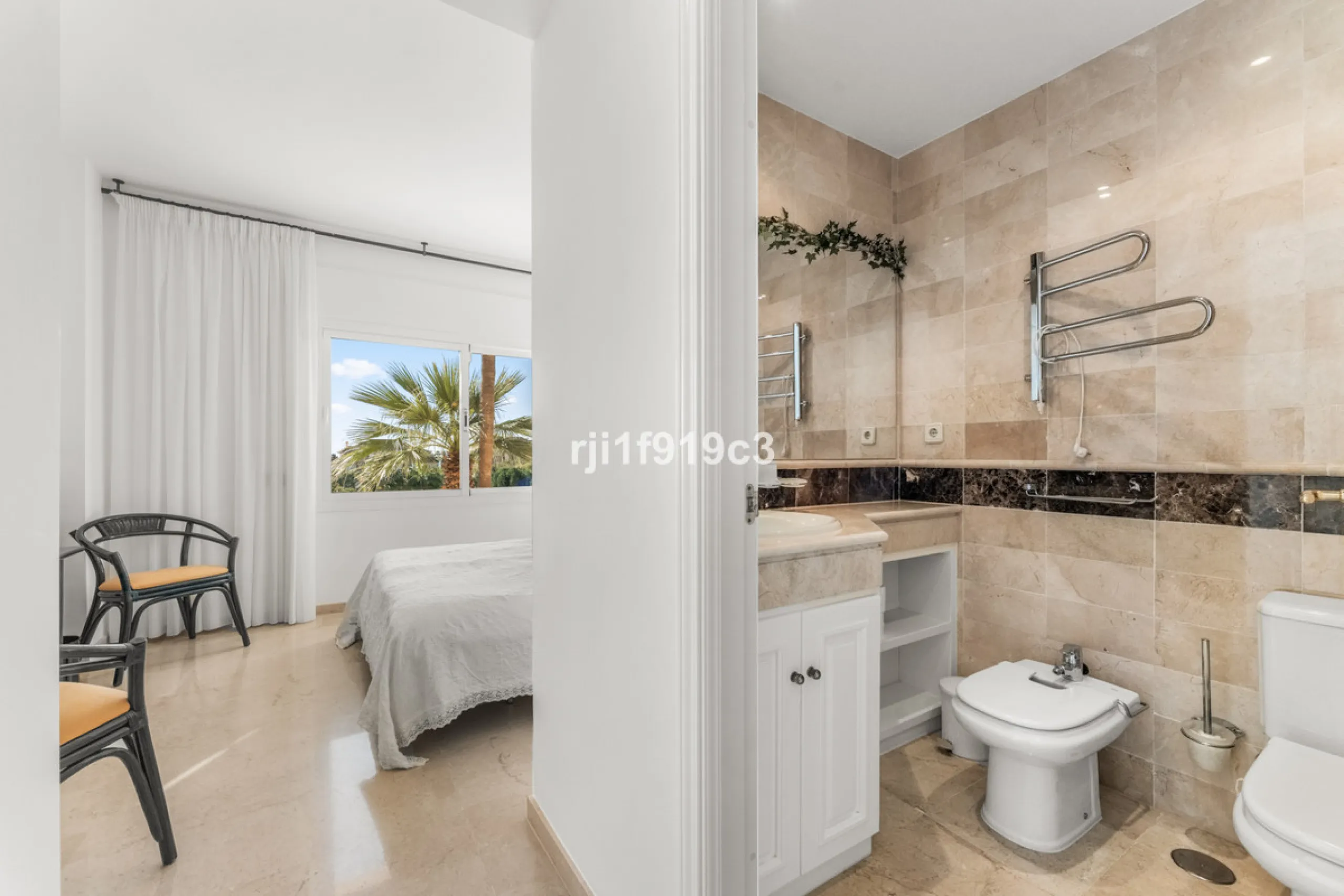 Apartment - Middle Floor Apartment в продаже в Marbella, Málaga. В доме 3 спален и 4 ванных комнат. Площадь дома 151 м²