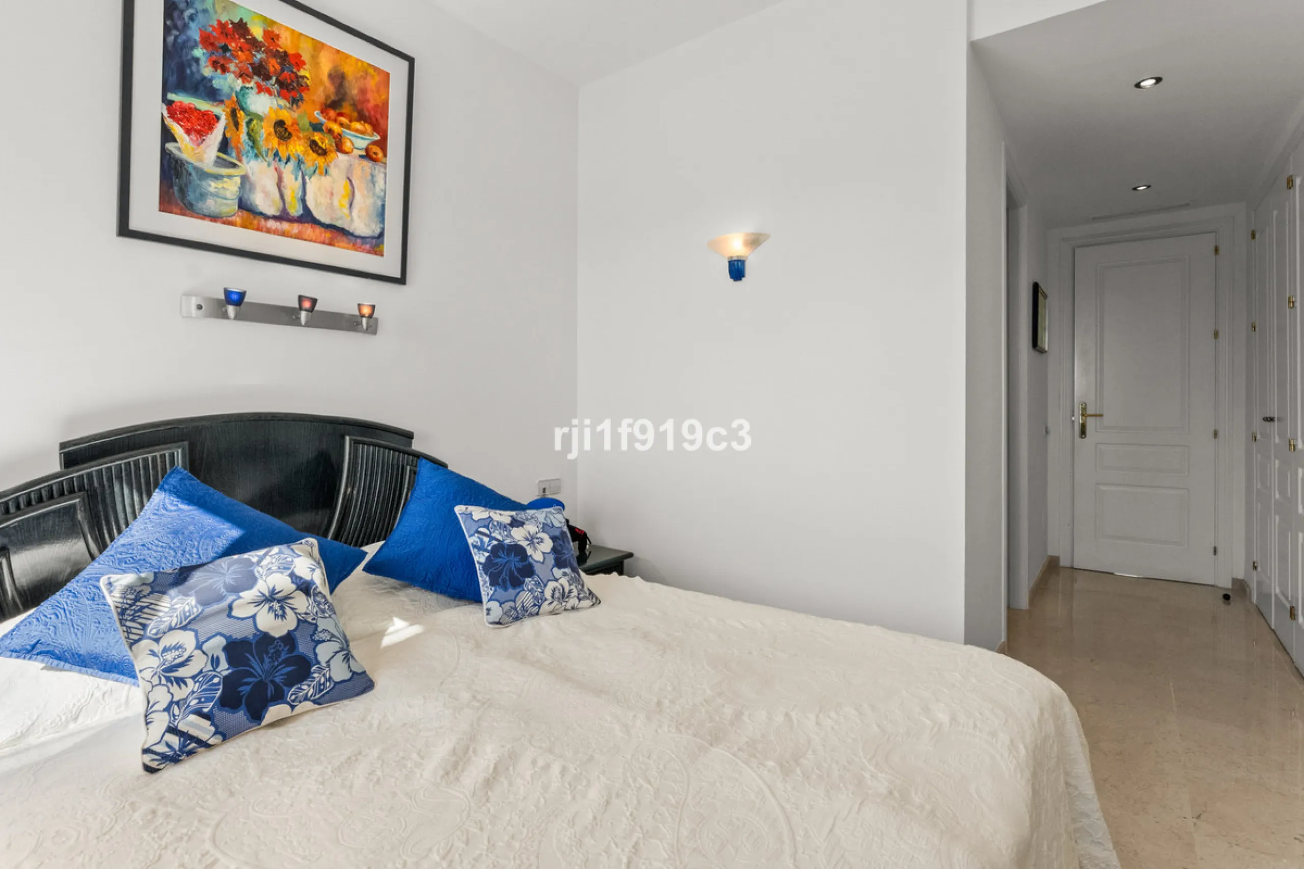 Apartment - Middle Floor Apartment в продаже в Marbella, Málaga. В доме 3 спален и 4 ванных комнат. Площадь дома 151 м²