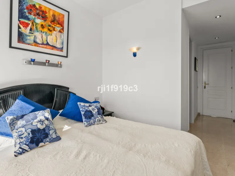 Apartment - Middle Floor Apartment в продаже в Marbella, Málaga. В доме 3 спален и 4 ванных комнат. Площадь дома 151 м²