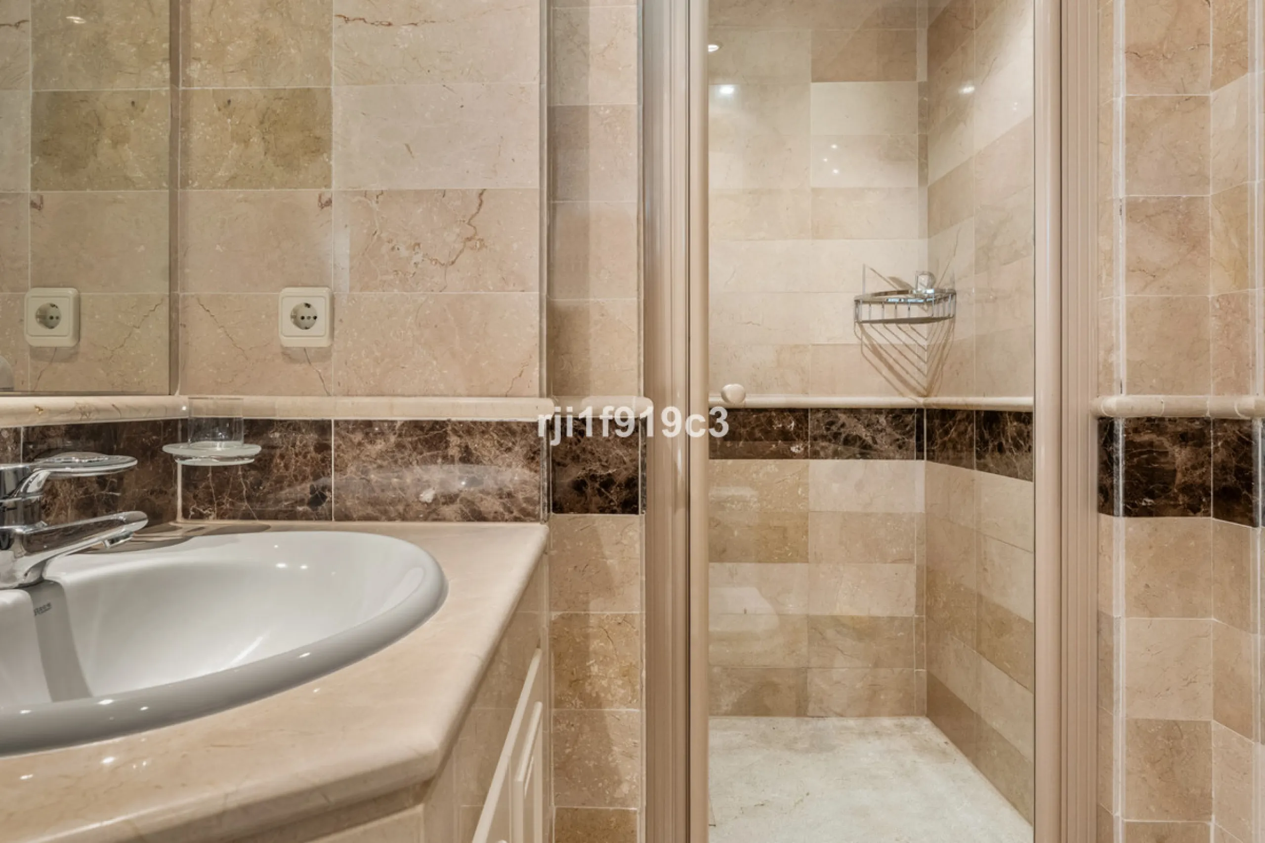 Apartment - Middle Floor Apartment в продаже в Marbella, Málaga. В доме 3 спален и 4 ванных комнат. Площадь дома 151 м²