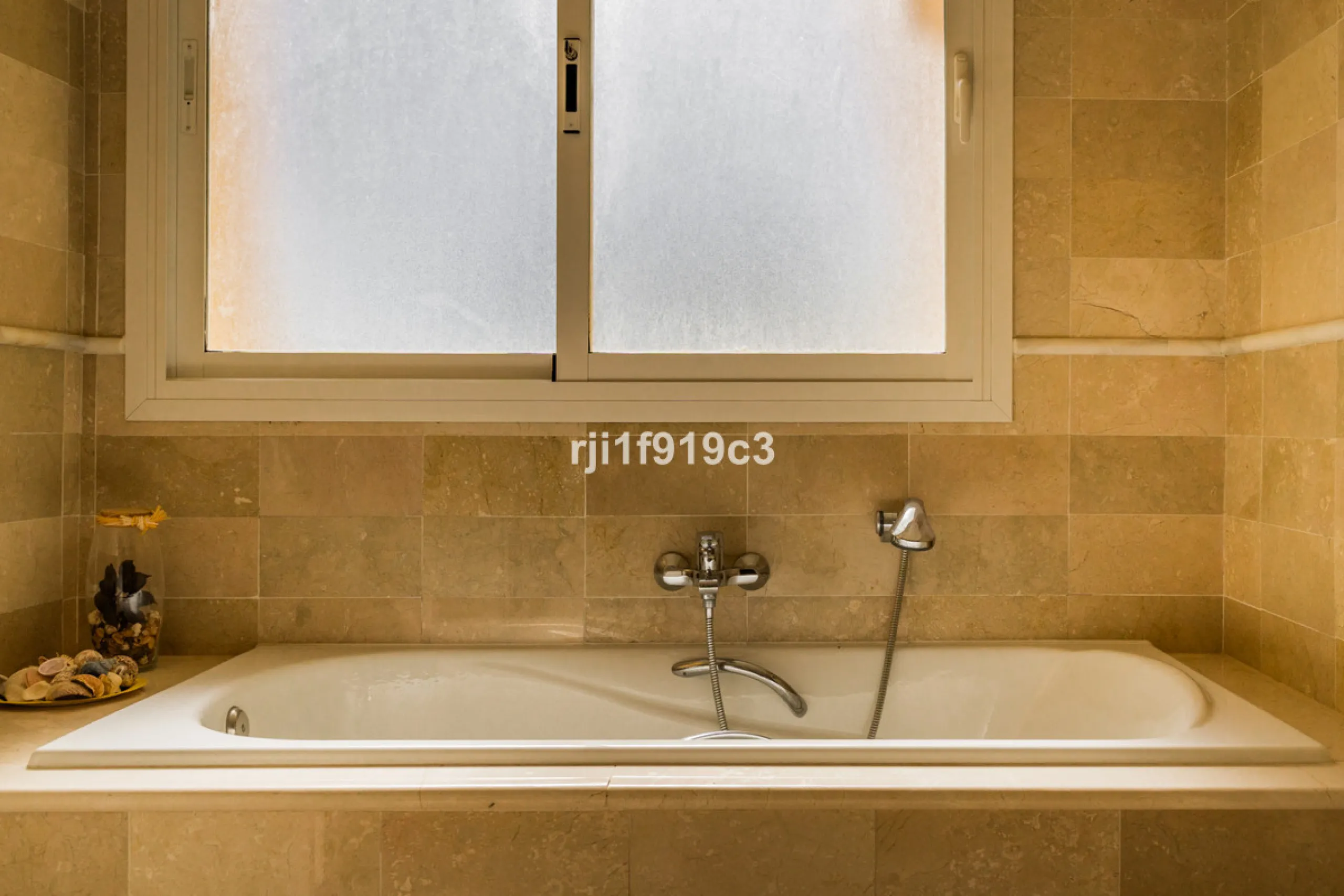 Apartment - Middle Floor Apartment в продаже в Marbella, Málaga. В доме 3 спален и 4 ванных комнат. Площадь дома 151 м²