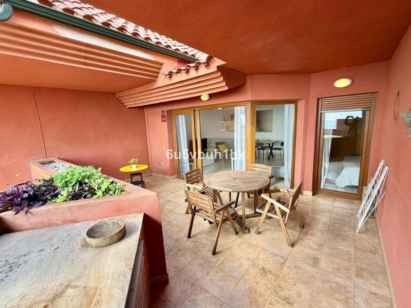 We present this exclusive penthouse in Altos del Higuerón, a property that stands out for its brightness, spaciousness, and spectacular sea views.