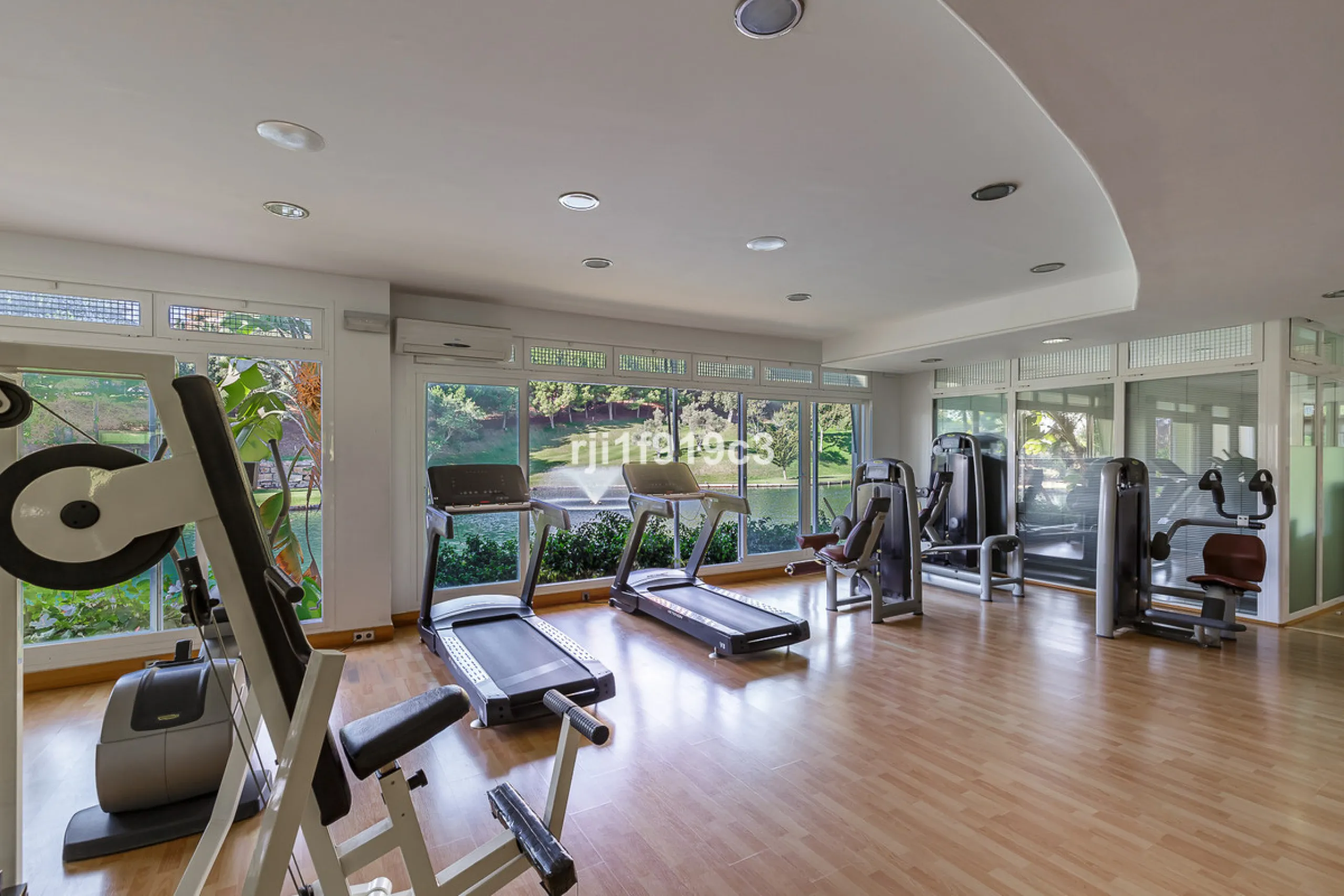 Apartment - Middle Floor Apartment в продаже в Marbella, Málaga. В доме 3 спален и 4 ванных комнат. Площадь дома 151 м²