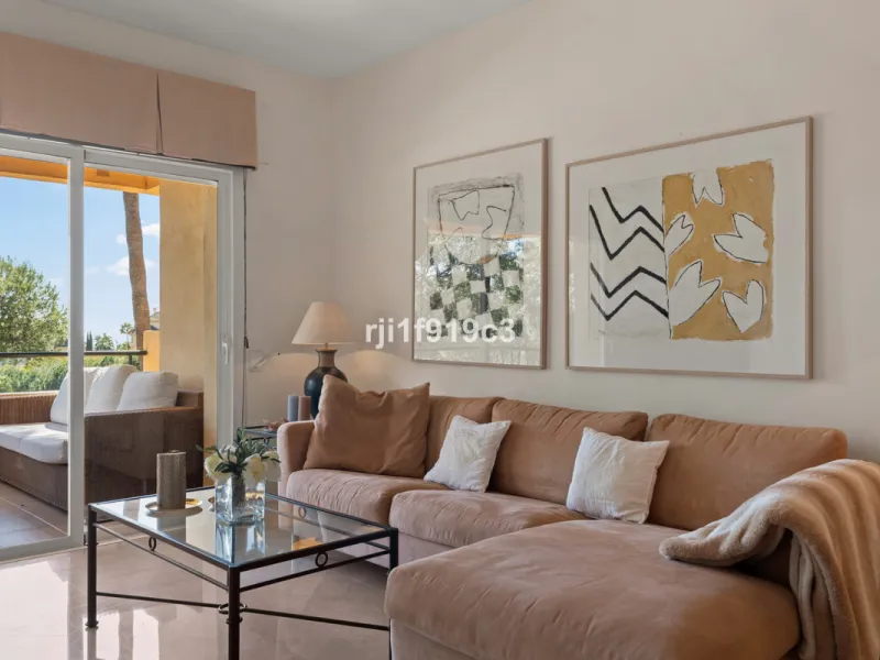 Exceptional corner apartment in Elviria Hills – space, privacy and lifestyle in one of the most desirable areas of Elviria, Marbella.