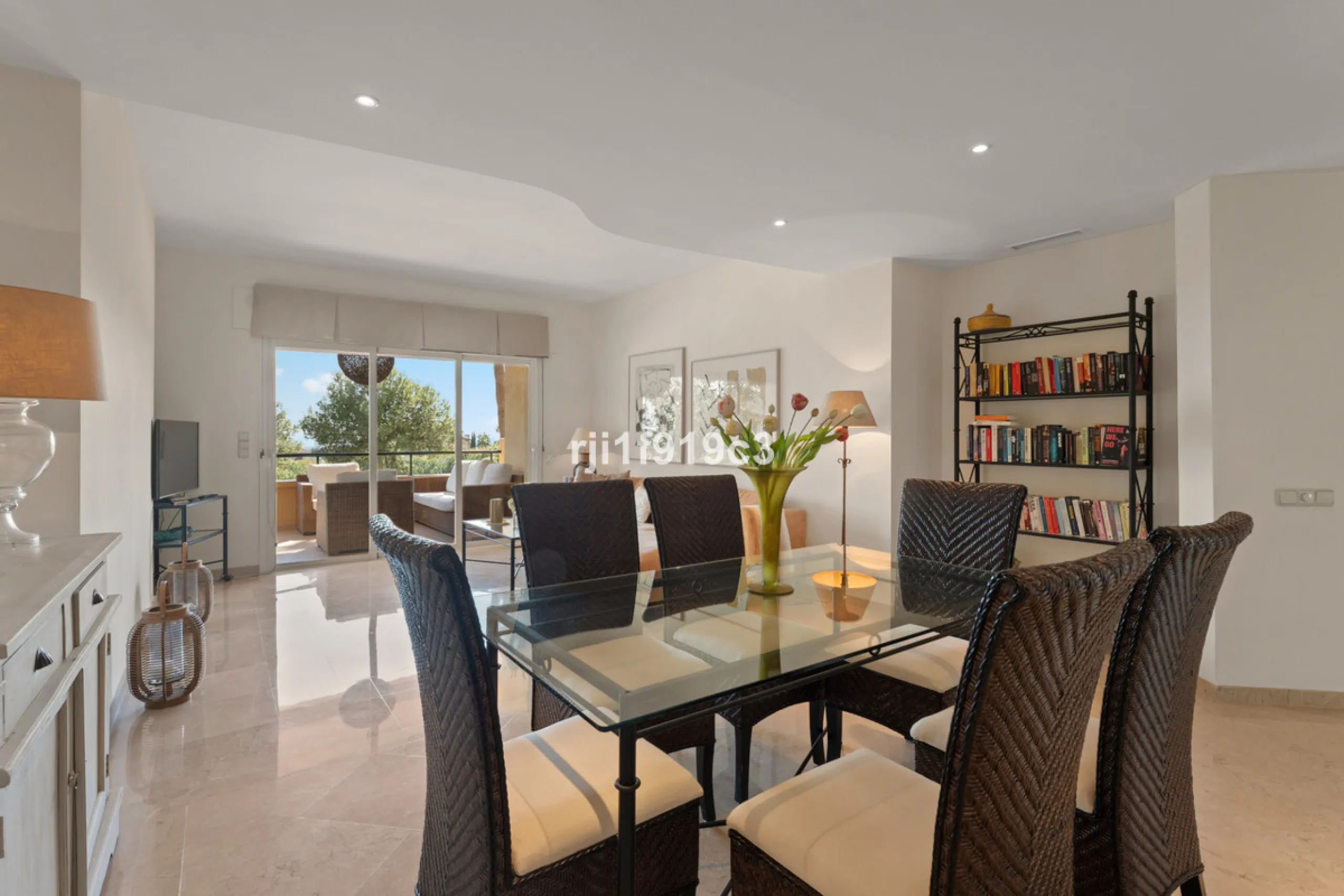Exceptional corner apartment in Elviria Hills – space, privacy and lifestyle in one of the most desirable areas of Elviria, Marbella.