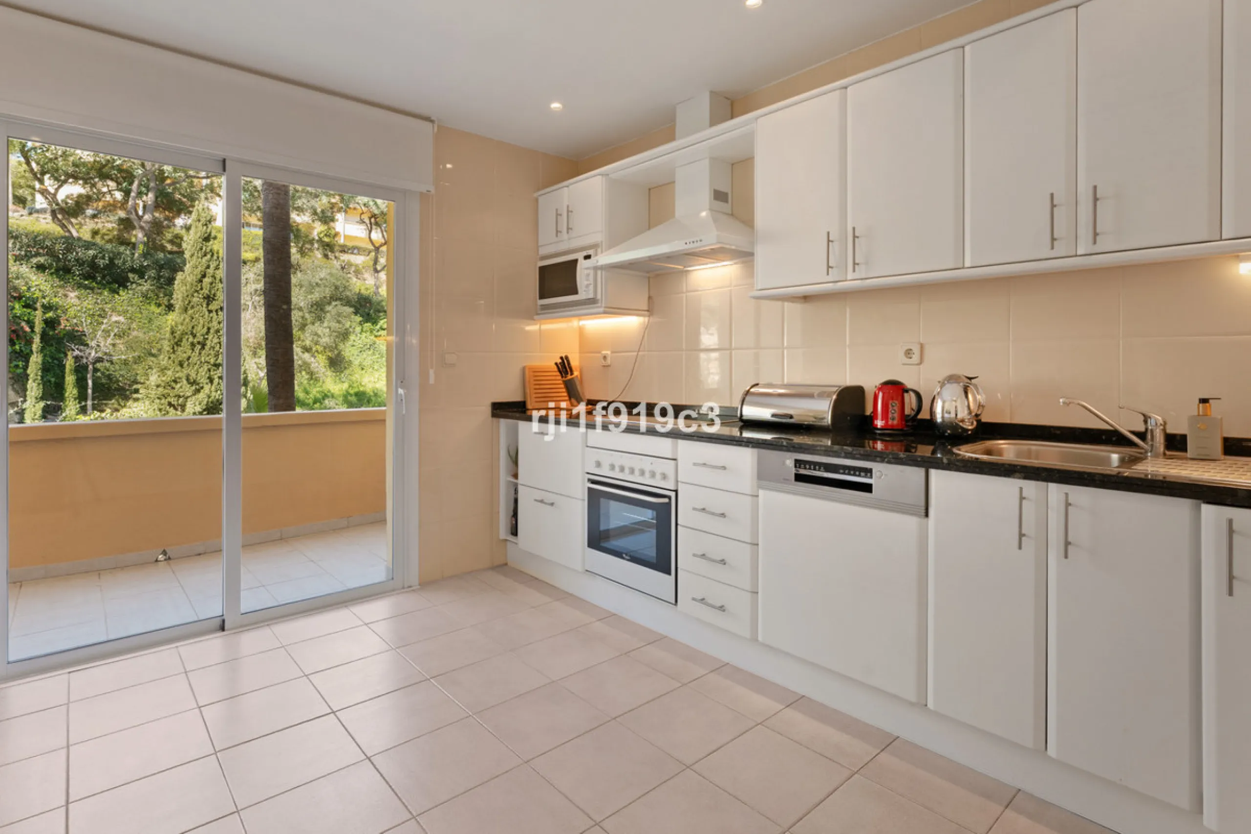Exceptional corner apartment in Elviria Hills – space, privacy and lifestyle in one of the most desirable areas of Elviria, Marbella.