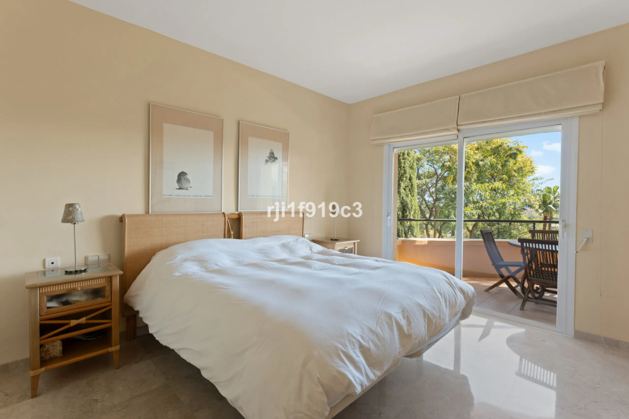 Exceptional corner apartment in Elviria Hills – space, privacy and lifestyle in one of the most desirable areas of Elviria, Marbella.