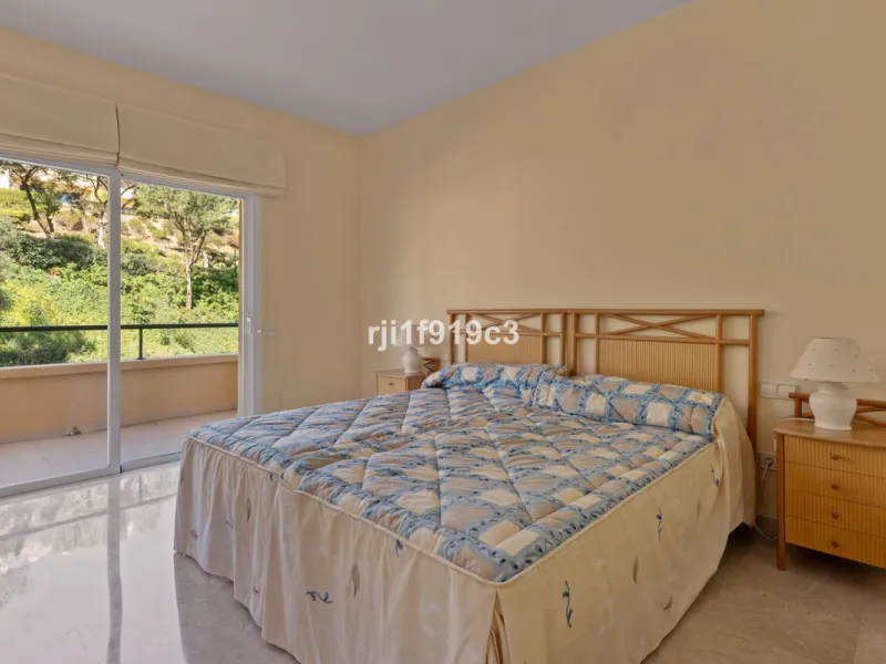 Exceptional corner apartment in Elviria Hills – space, privacy and lifestyle in one of the most desirable areas of Elviria, Marbella.