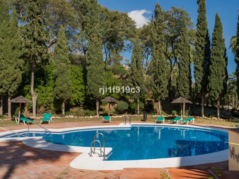 Exceptional corner apartment in Elviria Hills – space, privacy and lifestyle in one of the most desirable areas of Elviria, Marbella.