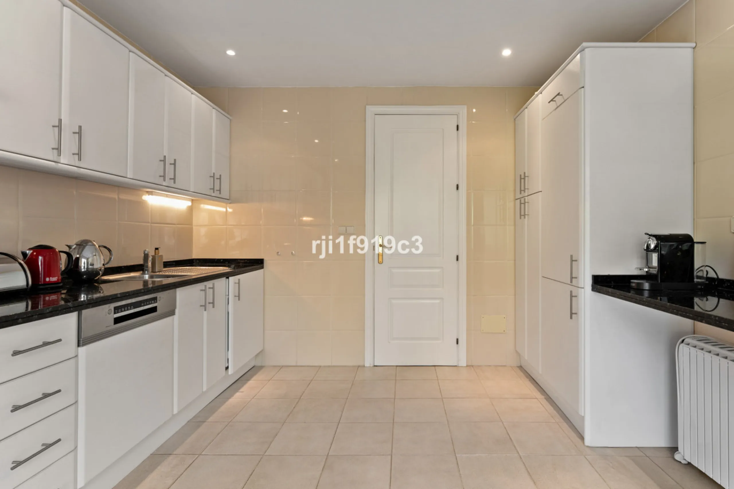 Exceptional corner apartment in Elviria Hills – space, privacy and lifestyle in one of the most desirable areas of Elviria, Marbella.