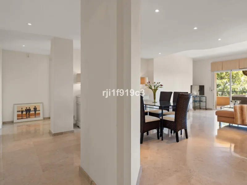 Exceptional corner apartment in Elviria Hills – space, privacy and lifestyle in one of the most desirable areas of Elviria, Marbella.