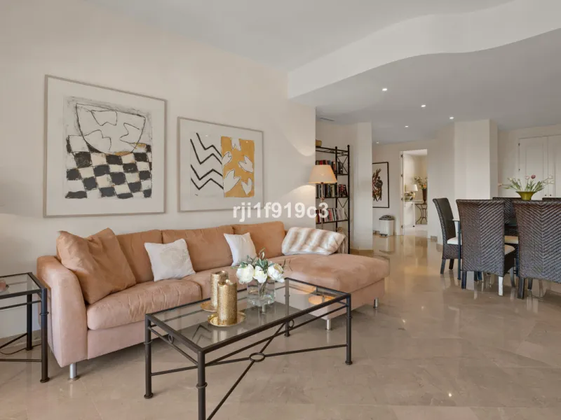 Exceptional corner apartment in Elviria Hills – space, privacy and lifestyle in one of the most desirable areas of Elviria, Marbella.