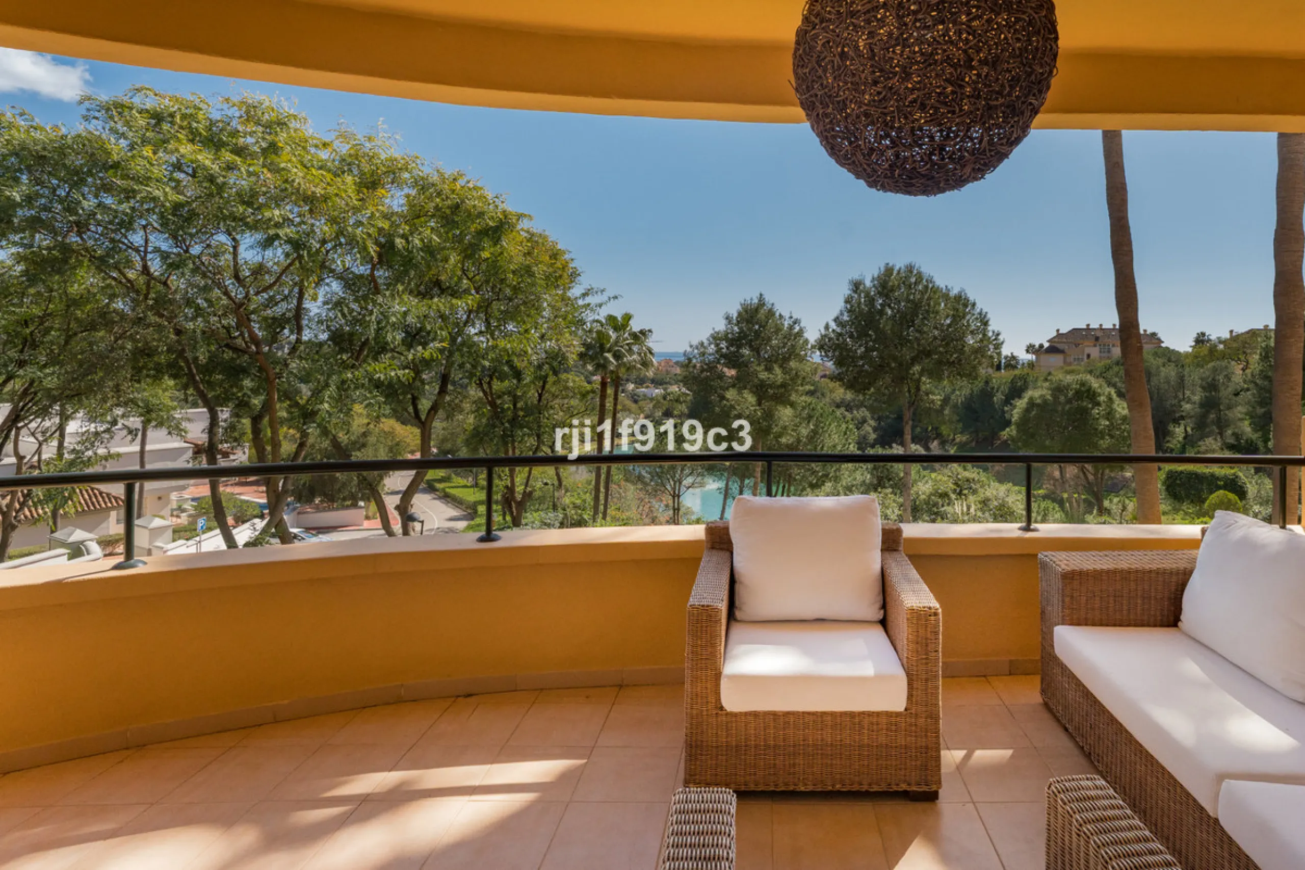 Exceptional corner apartment in Elviria Hills – space, privacy and lifestyle in one of the most desirable areas of Elviria, Marbella.