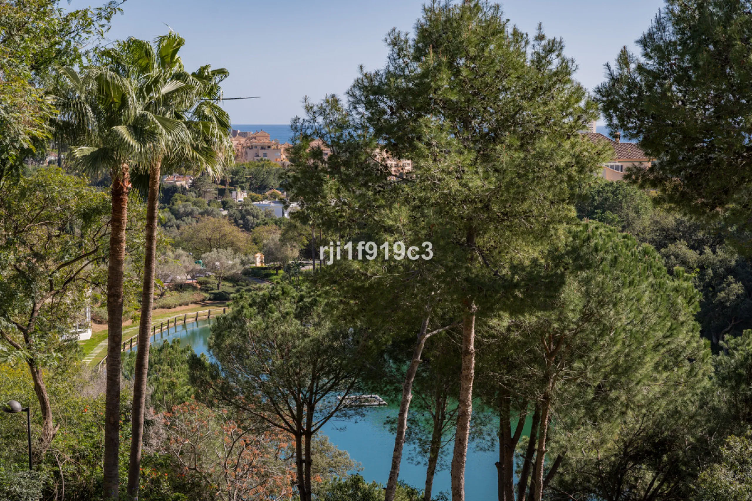 Exceptional corner apartment in Elviria Hills – space, privacy and lifestyle in one of the most desirable areas of Elviria, Marbella.