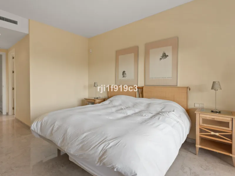 Exceptional corner apartment in Elviria Hills – space, privacy and lifestyle in one of the most desirable areas of Elviria, Marbella.