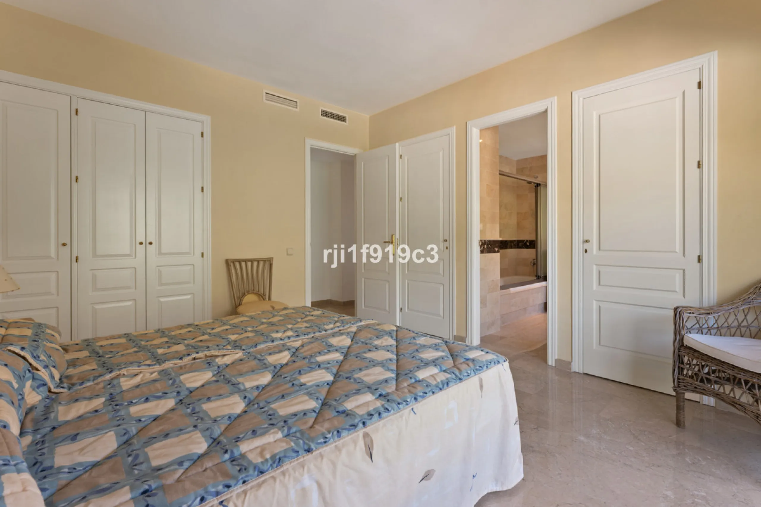 Exceptional corner apartment in Elviria Hills – space, privacy and lifestyle in one of the most desirable areas of Elviria, Marbella.
