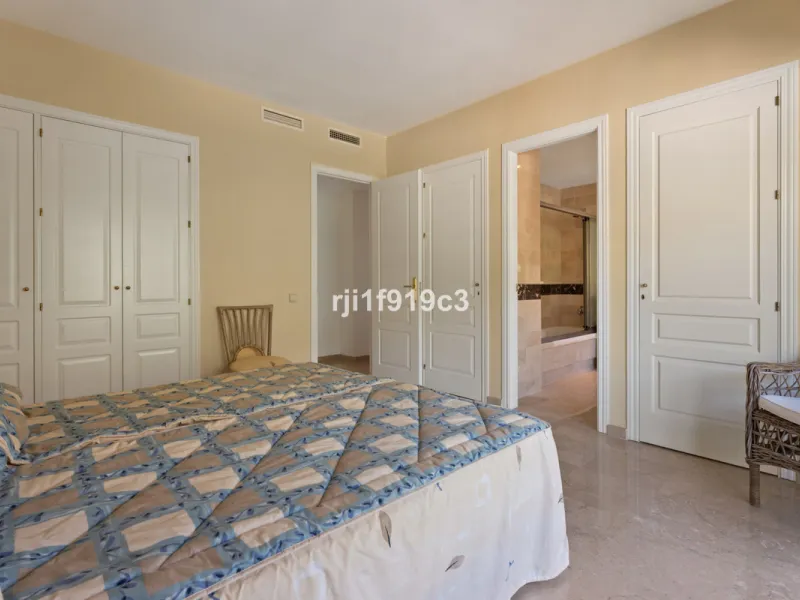 Exceptional corner apartment in Elviria Hills – space, privacy and lifestyle in one of the most desirable areas of Elviria, Marbella.