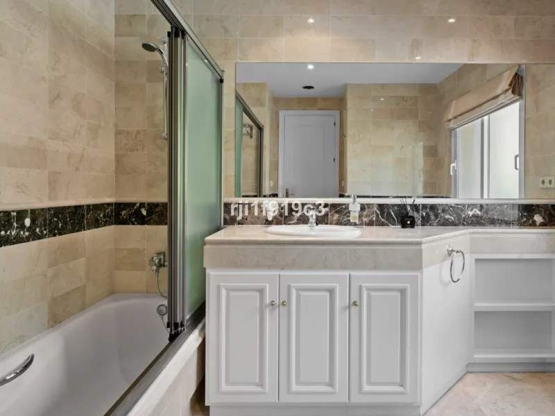 Exceptional corner apartment in Elviria Hills – space, privacy and lifestyle in one of the most desirable areas of Elviria, Marbella.