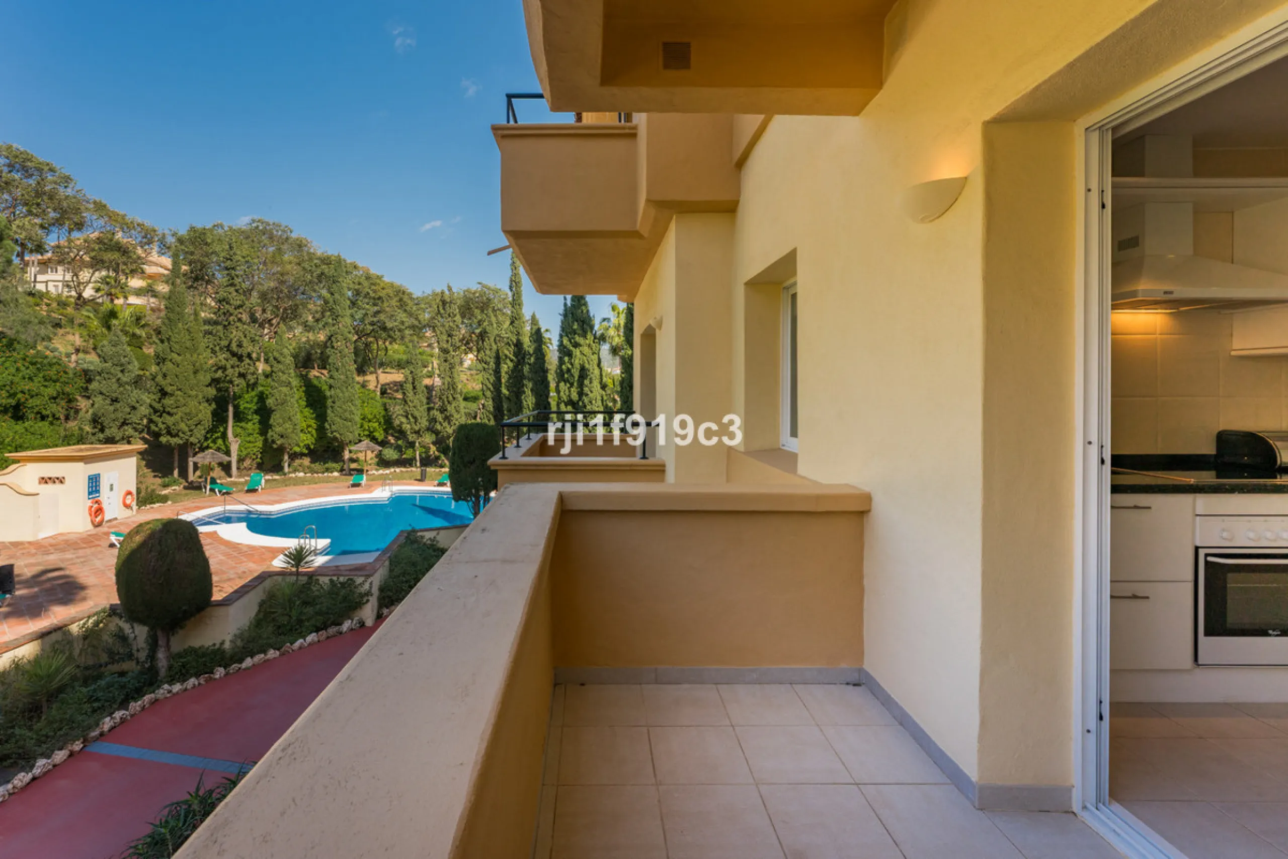 Exceptional corner apartment in Elviria Hills – space, privacy and lifestyle in one of the most desirable areas of Elviria, Marbella.