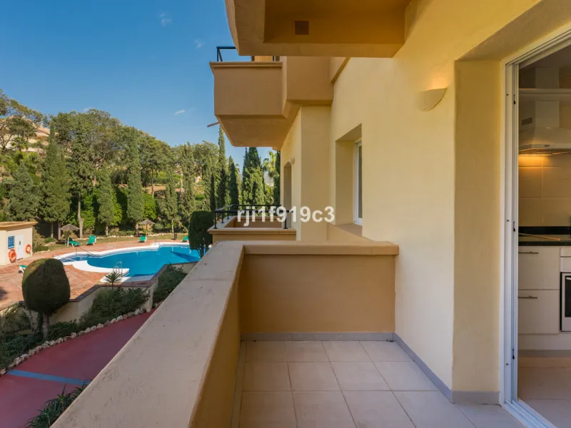 Exceptional corner apartment in Elviria Hills – space, privacy and lifestyle in one of the most desirable areas of Elviria, Marbella.