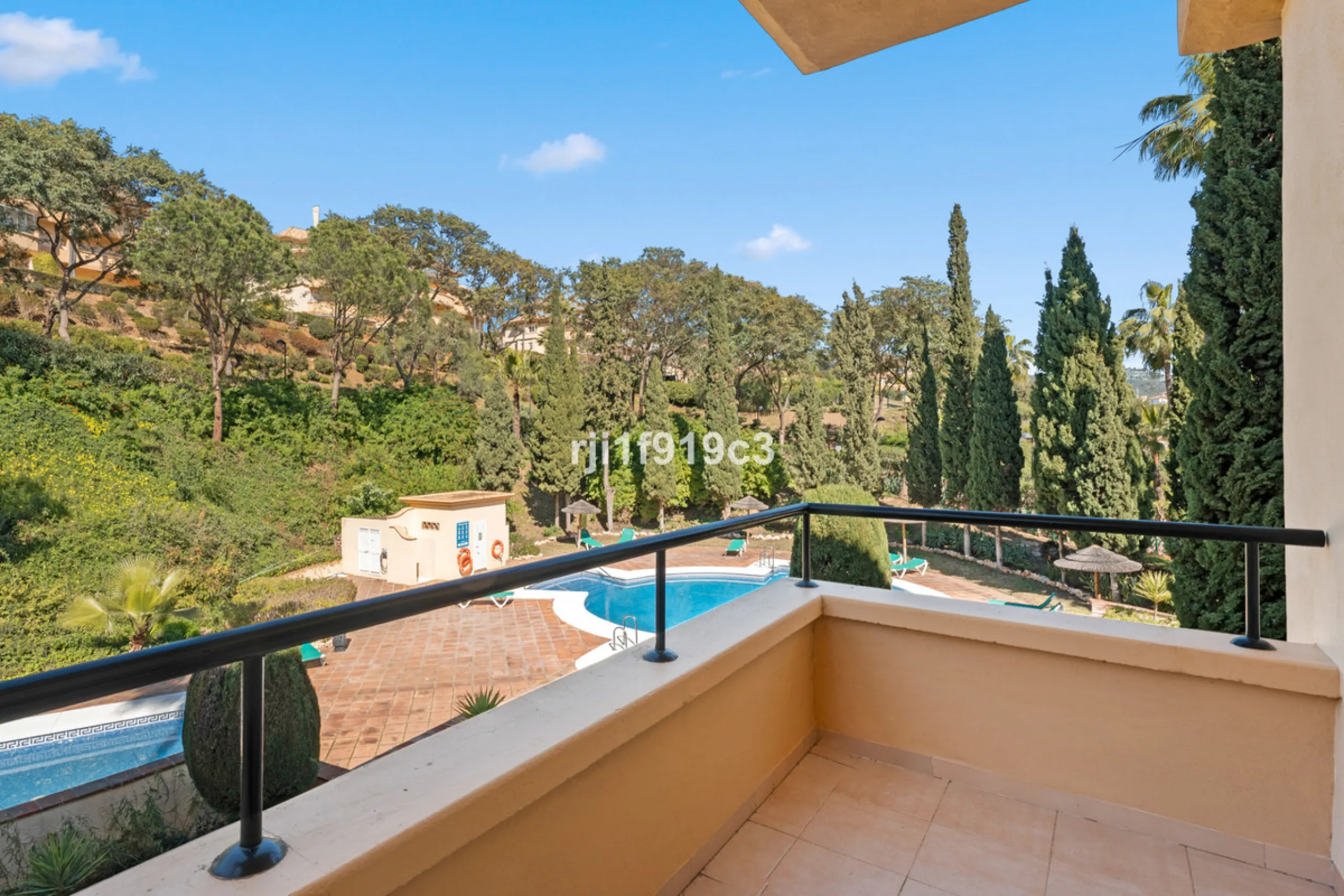 Exceptional corner apartment in Elviria Hills – space, privacy and lifestyle in one of the most desirable areas of Elviria, Marbella.