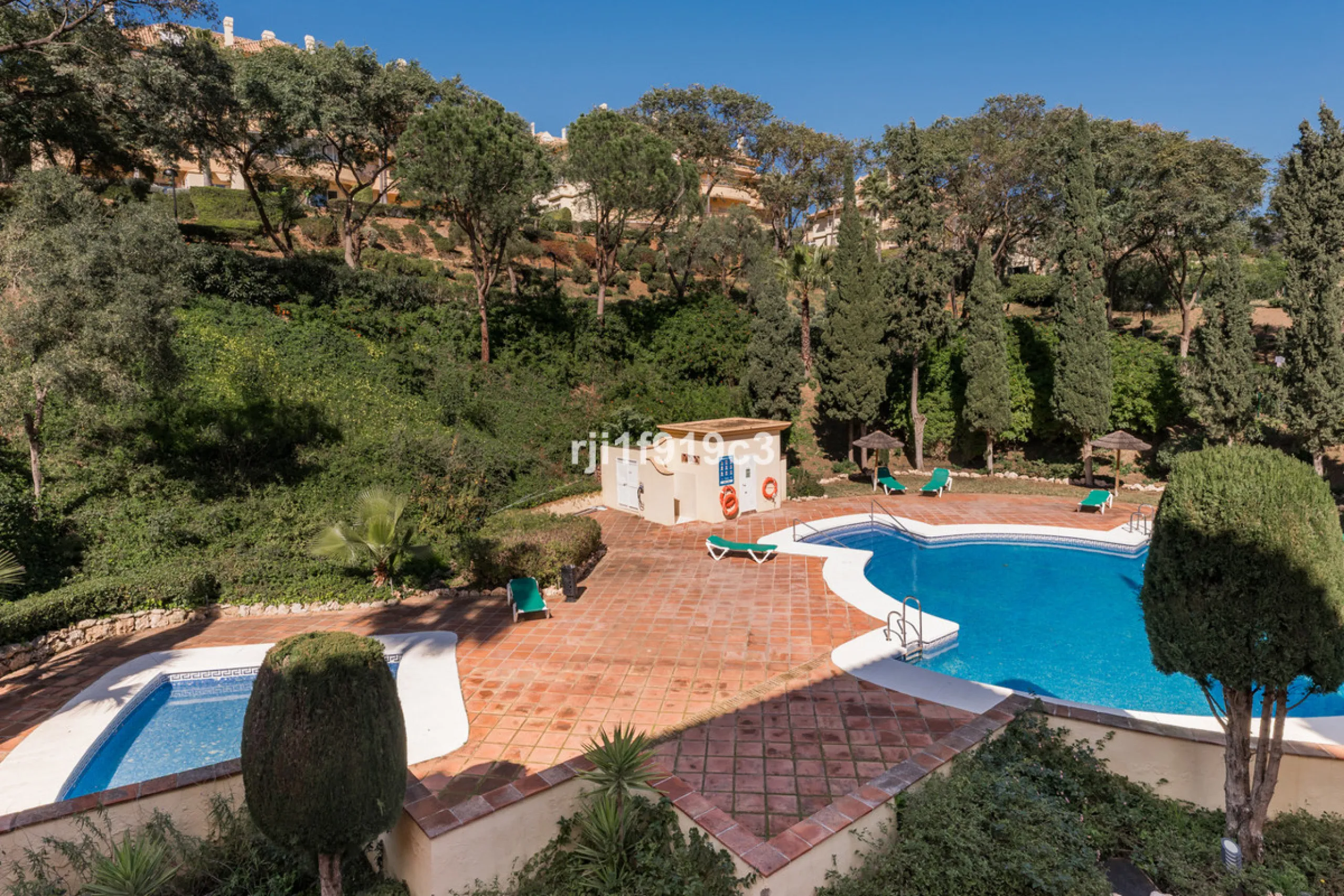 Exceptional corner apartment in Elviria Hills – space, privacy and lifestyle in one of the most desirable areas of Elviria, Marbella.