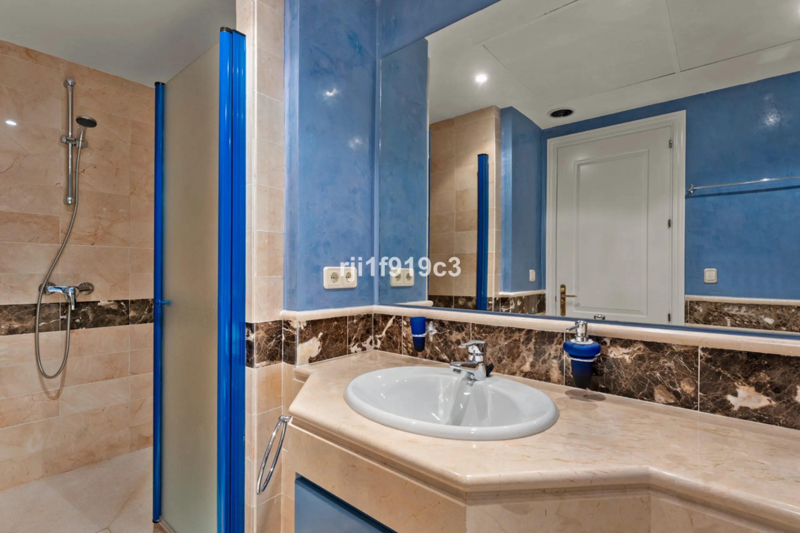 Exceptional corner apartment in Elviria Hills – space, privacy and lifestyle in one of the most desirable areas of Elviria, Marbella.