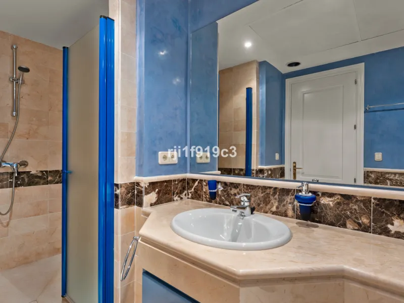 Exceptional corner apartment in Elviria Hills – space, privacy and lifestyle in one of the most desirable areas of Elviria, Marbella.