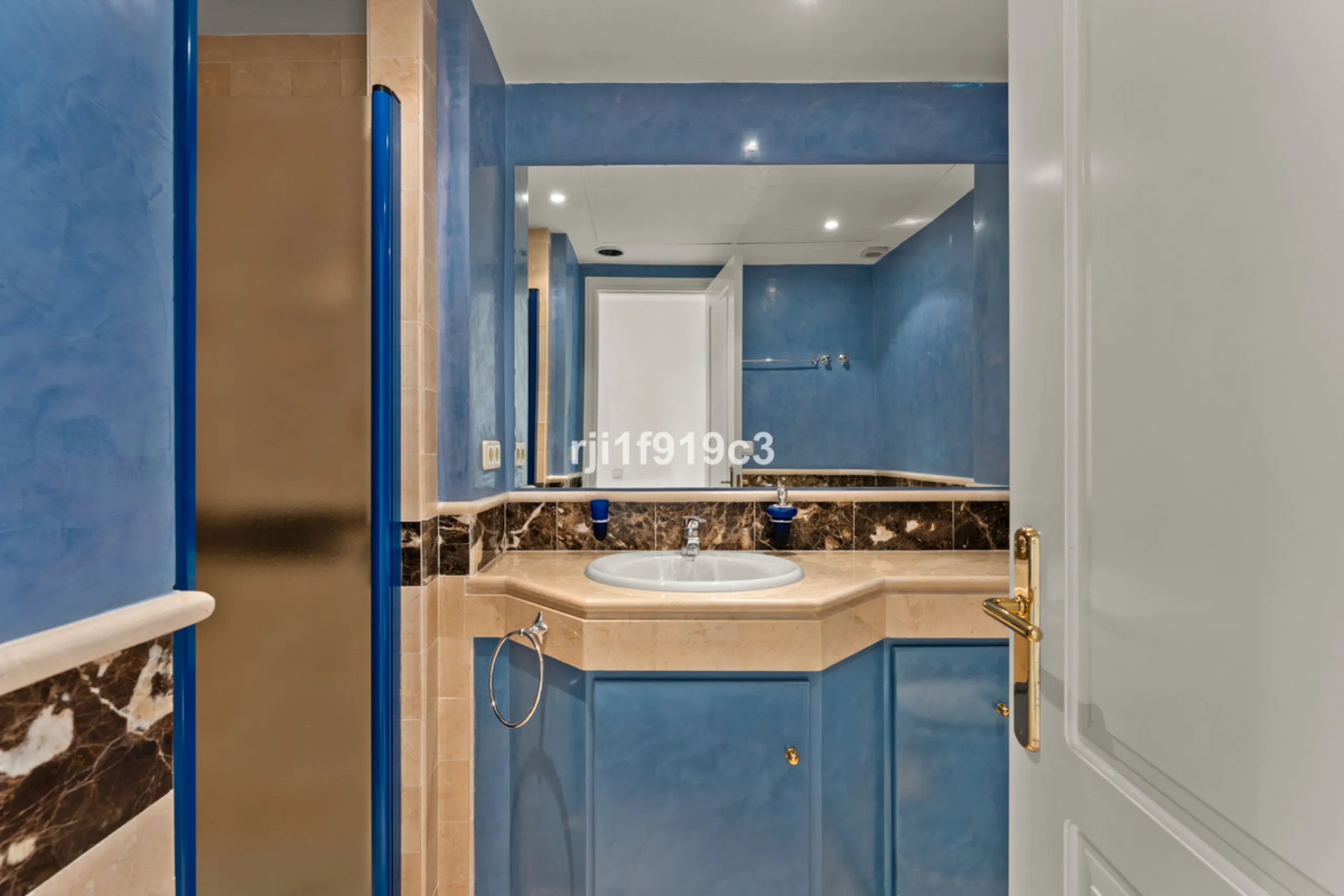 Exceptional corner apartment in Elviria Hills – space, privacy and lifestyle in one of the most desirable areas of Elviria, Marbella.