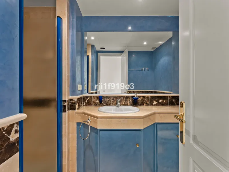 Exceptional corner apartment in Elviria Hills – space, privacy and lifestyle in one of the most desirable areas of Elviria, Marbella.
