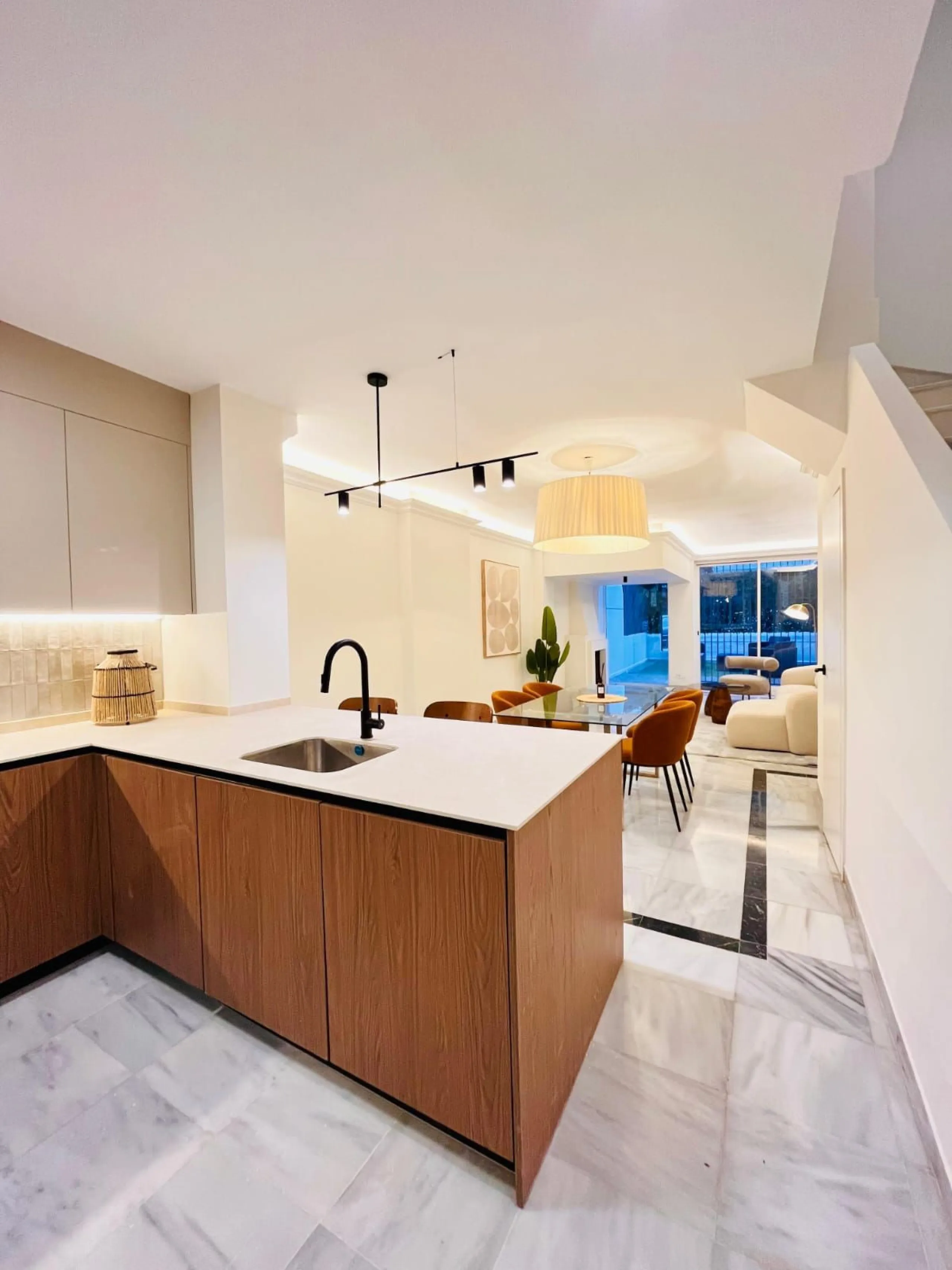 Apartment - Duplex в продаже в Marbella, Málaga. В доме 2 спален и 3 ванных комнат. Площадь дома 163 м²
