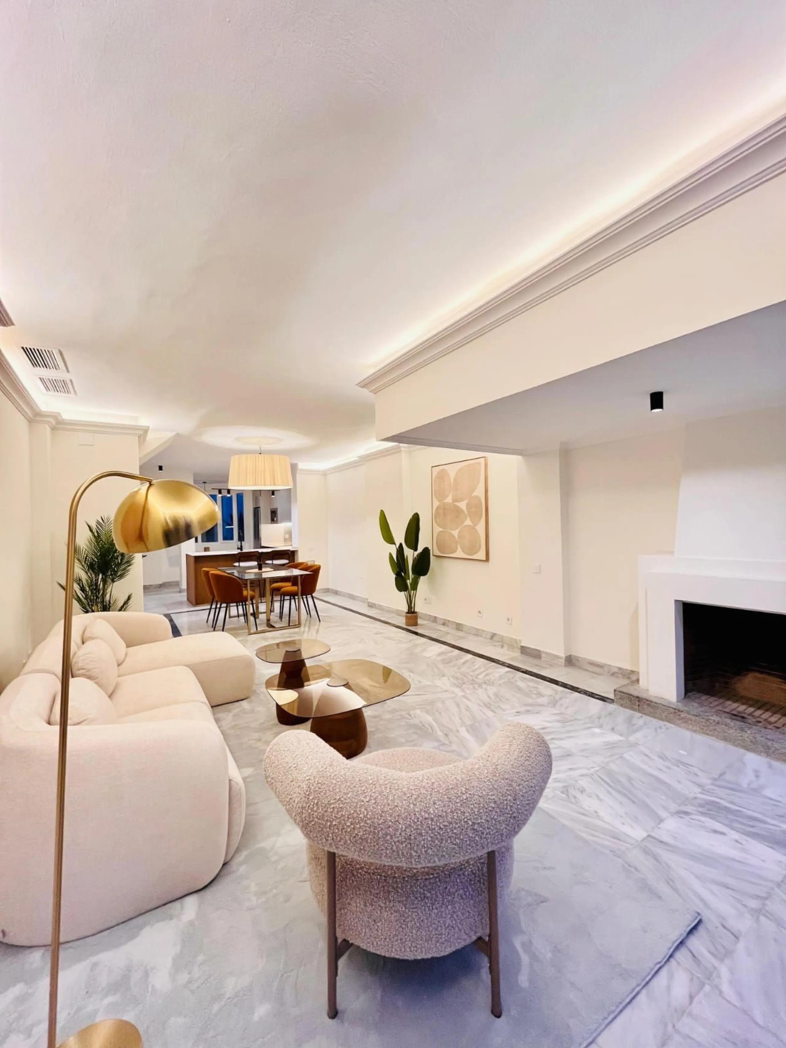 Apartment - Duplex в продаже в Marbella, Málaga. В доме 2 спален и 3 ванных комнат. Площадь дома 163 м²