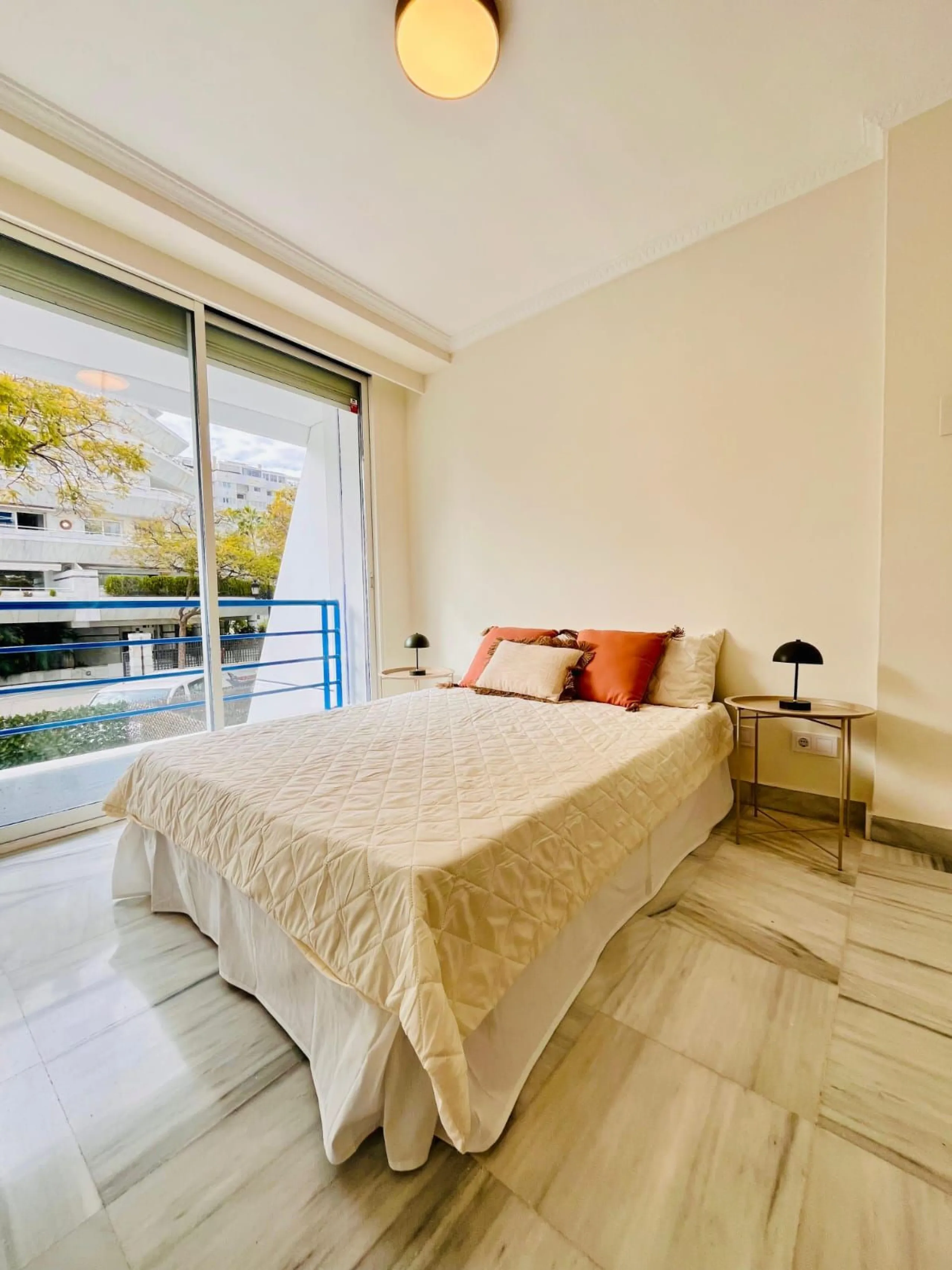 Apartment - Duplex в продаже в Marbella, Málaga. В доме 2 спален и 3 ванных комнат. Площадь дома 163 м²