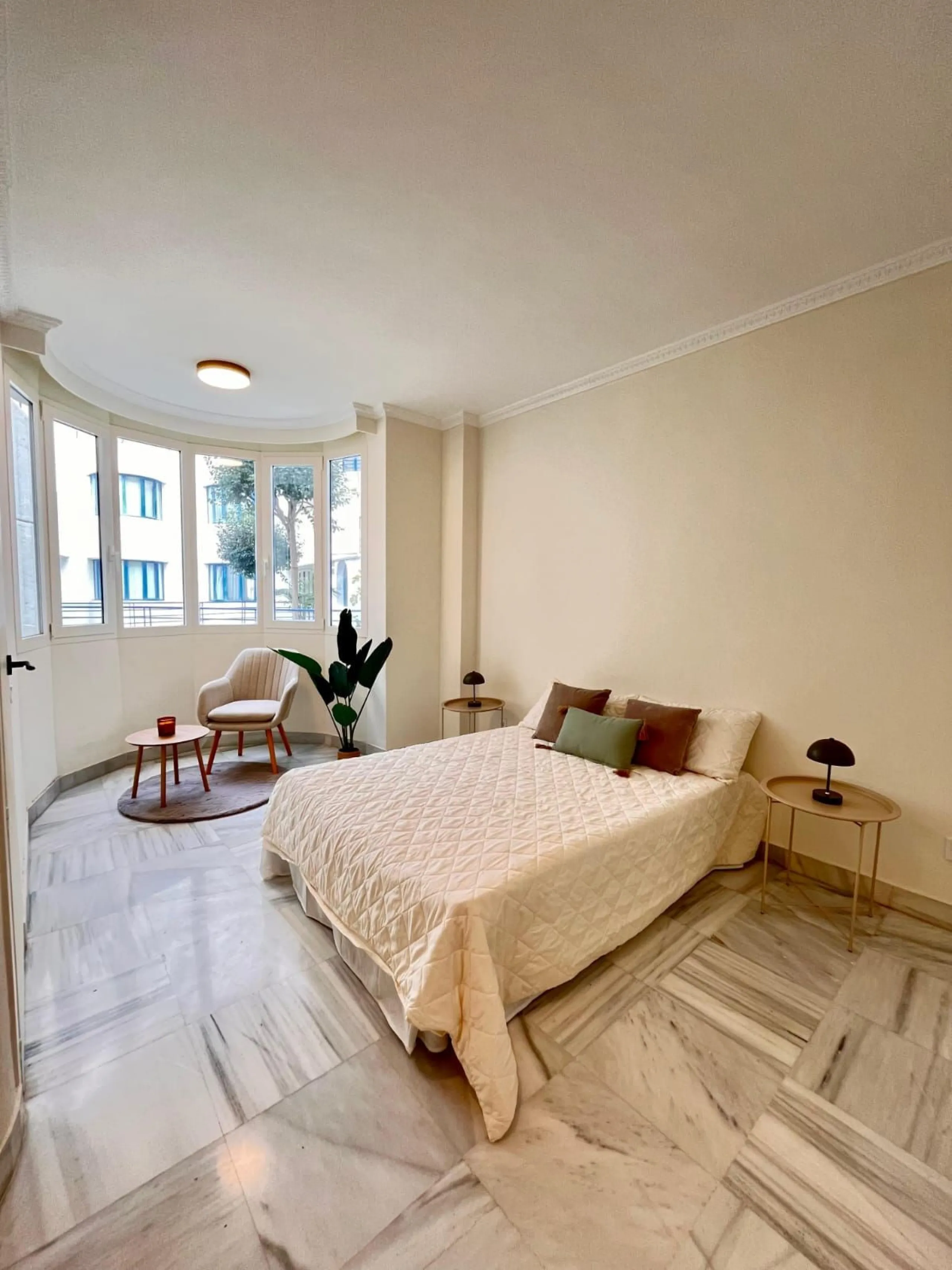 Apartment - Duplex в продаже в Marbella, Málaga. В доме 2 спален и 3 ванных комнат. Площадь дома 163 м²