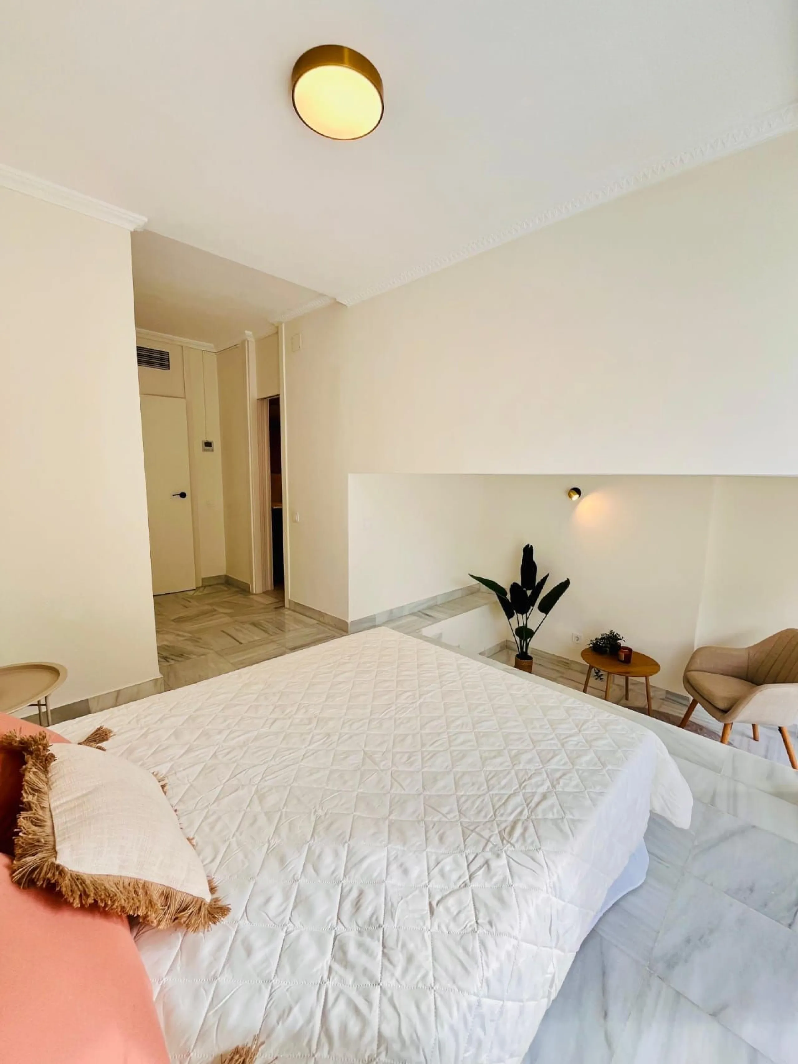 Apartment - Duplex в продаже в Marbella, Málaga. В доме 2 спален и 3 ванных комнат. Площадь дома 163 м²