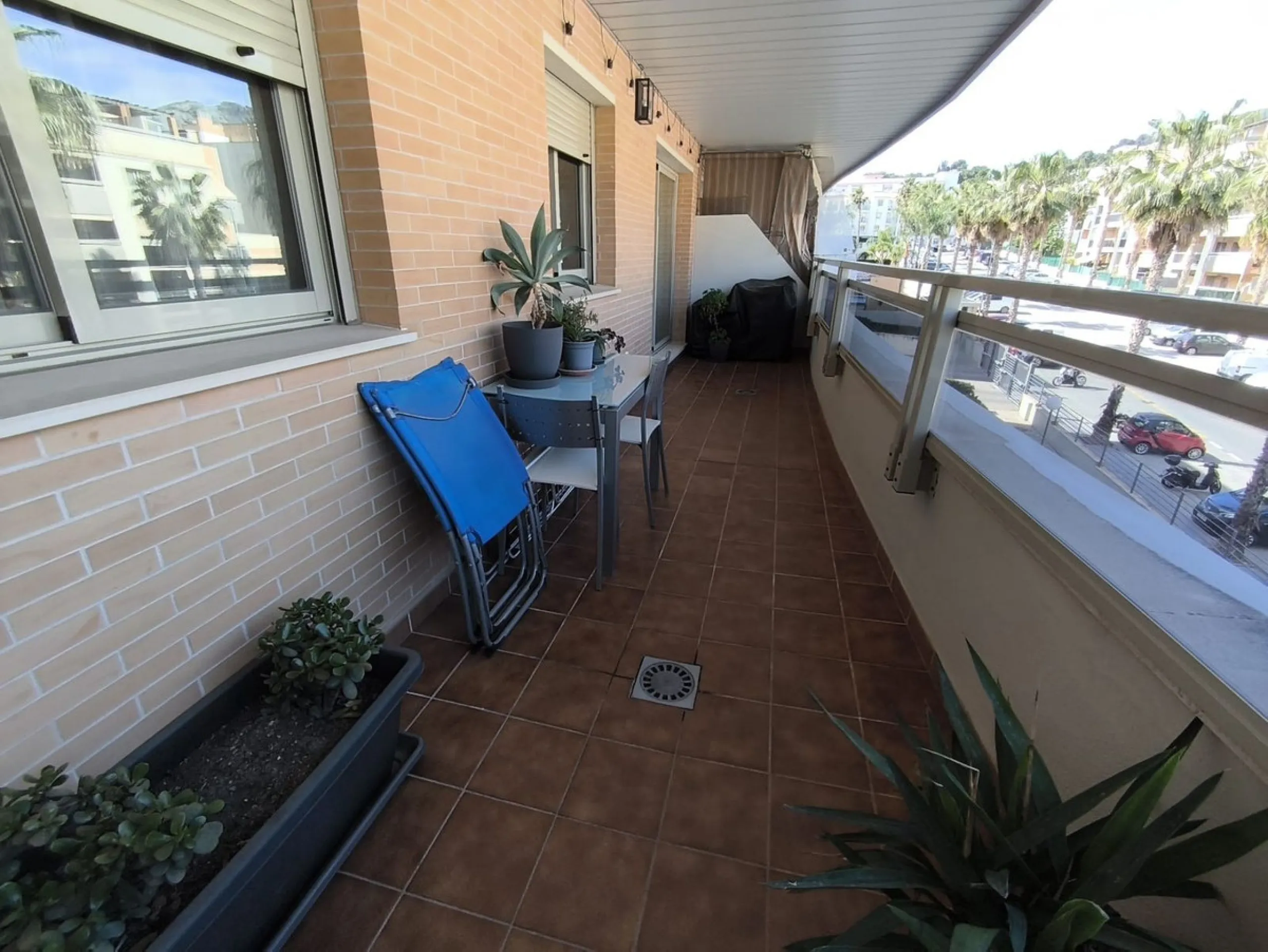 Spacious renovated 3-bedroom apartment with terrace, garage, storage room and communal areas in Torremolinos