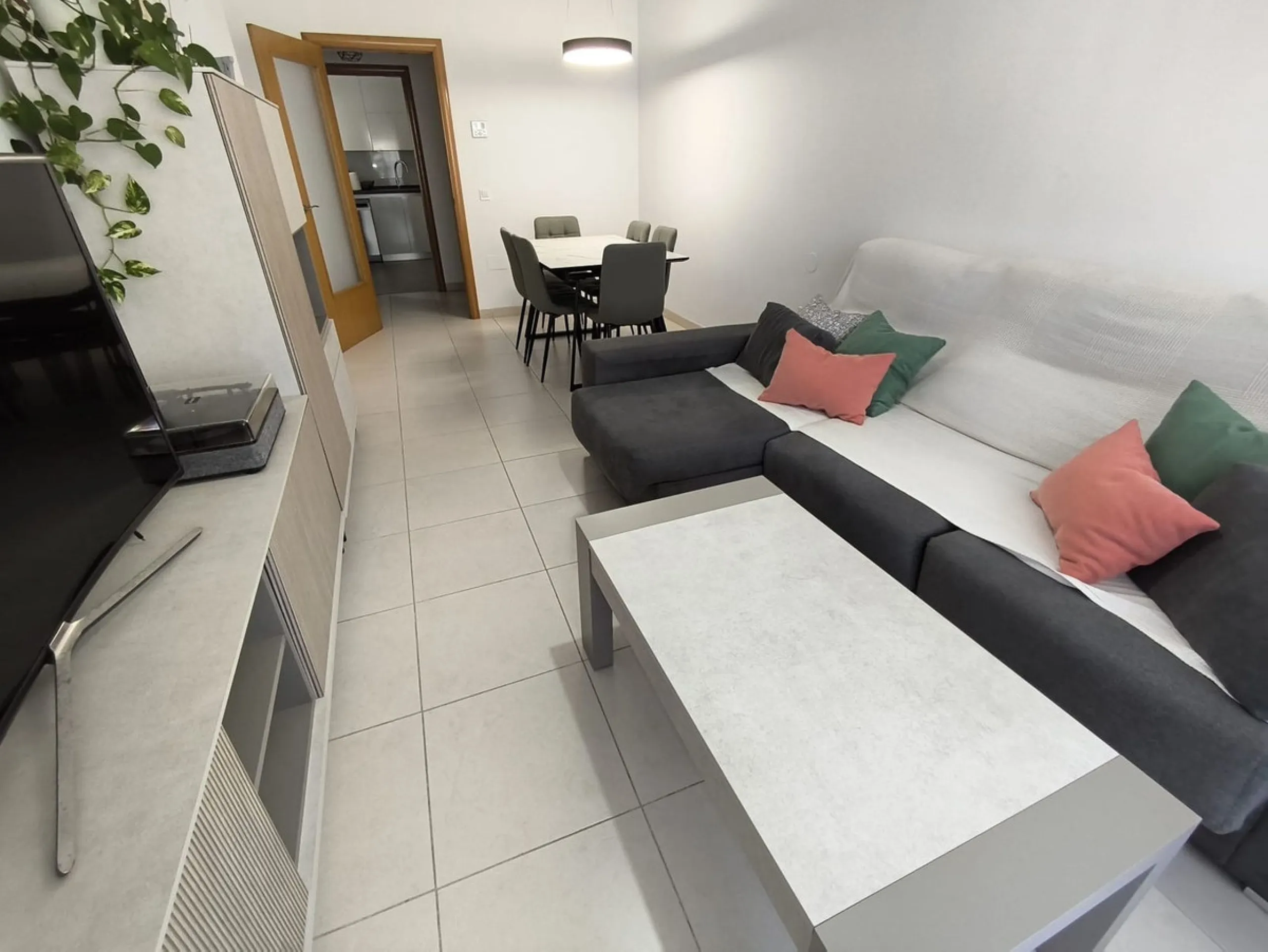 Spacious renovated 3-bedroom apartment with terrace, garage, storage room and communal areas in Torremolinos