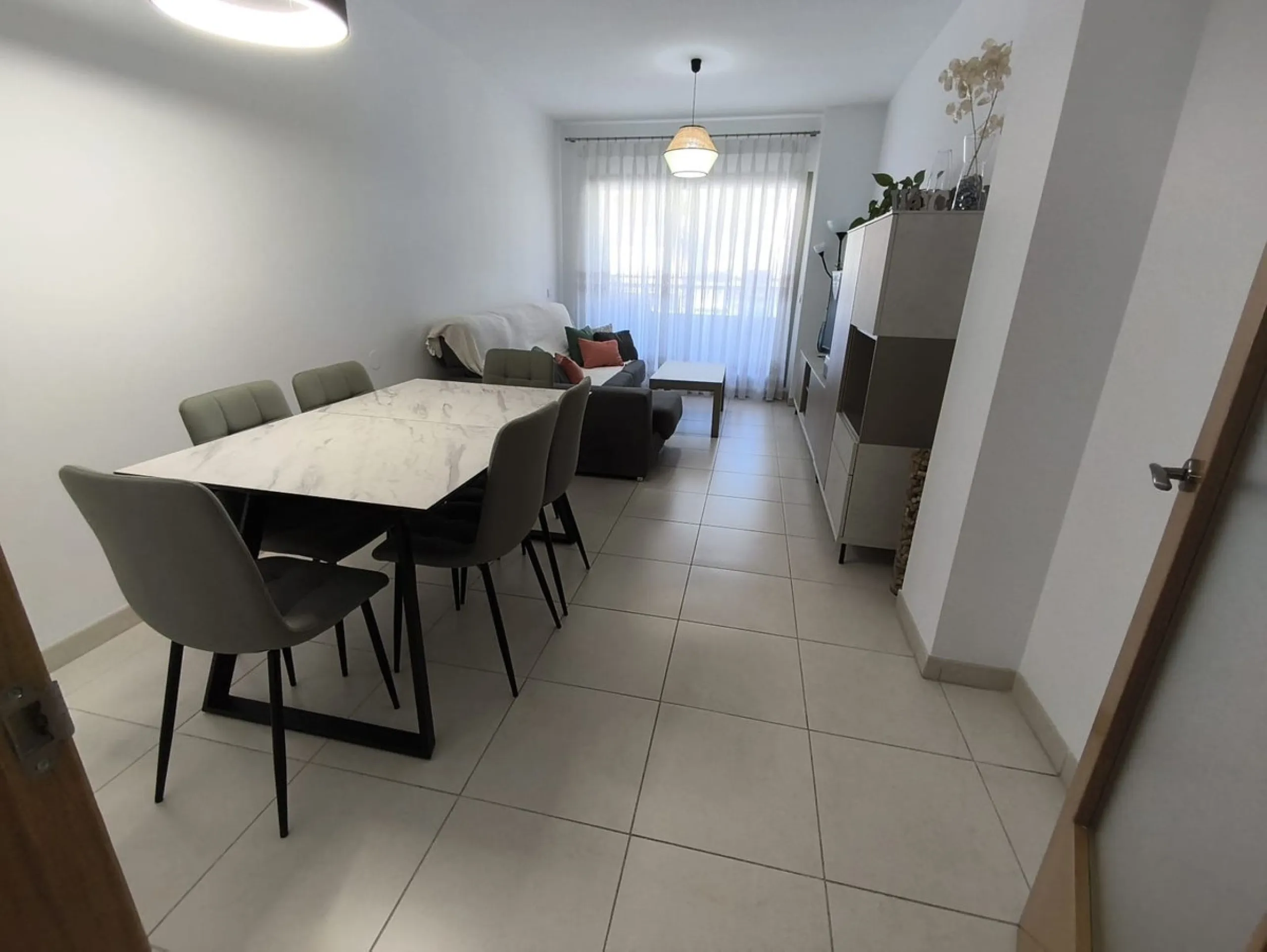 Spacious renovated 3-bedroom apartment with terrace, garage, storage room and communal areas in Torremolinos