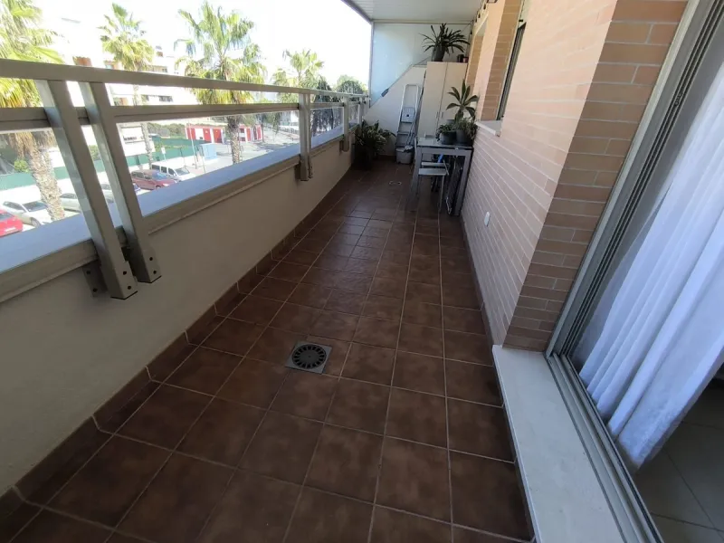 Spacious renovated 3-bedroom apartment with terrace, garage, storage room and communal areas in Torremolinos