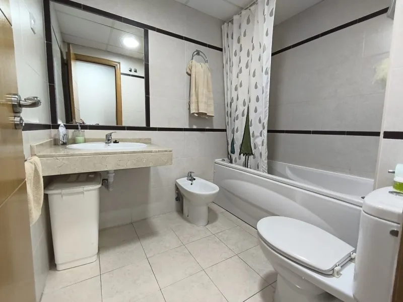 Spacious renovated 3-bedroom apartment with terrace, garage, storage room and communal areas in Torremolinos