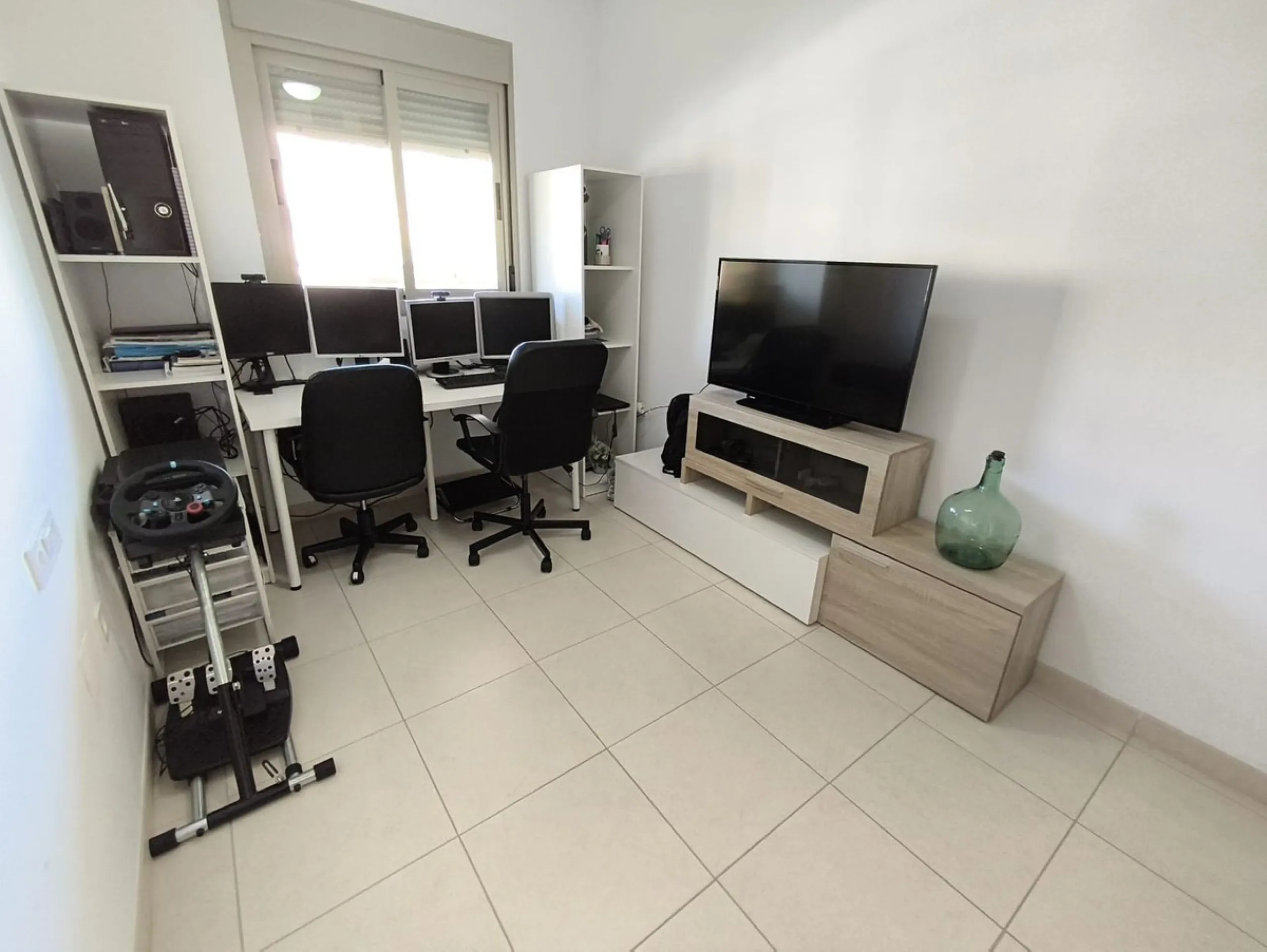 Spacious renovated 3-bedroom apartment with terrace, garage, storage room and communal areas in Torremolinos