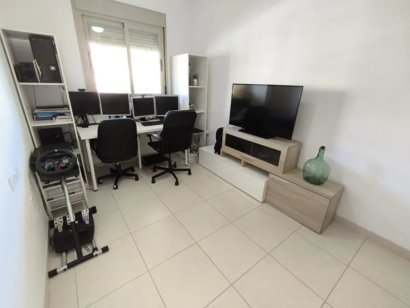 Spacious renovated 3-bedroom apartment with terrace, garage, storage room and communal areas in Torremolinos